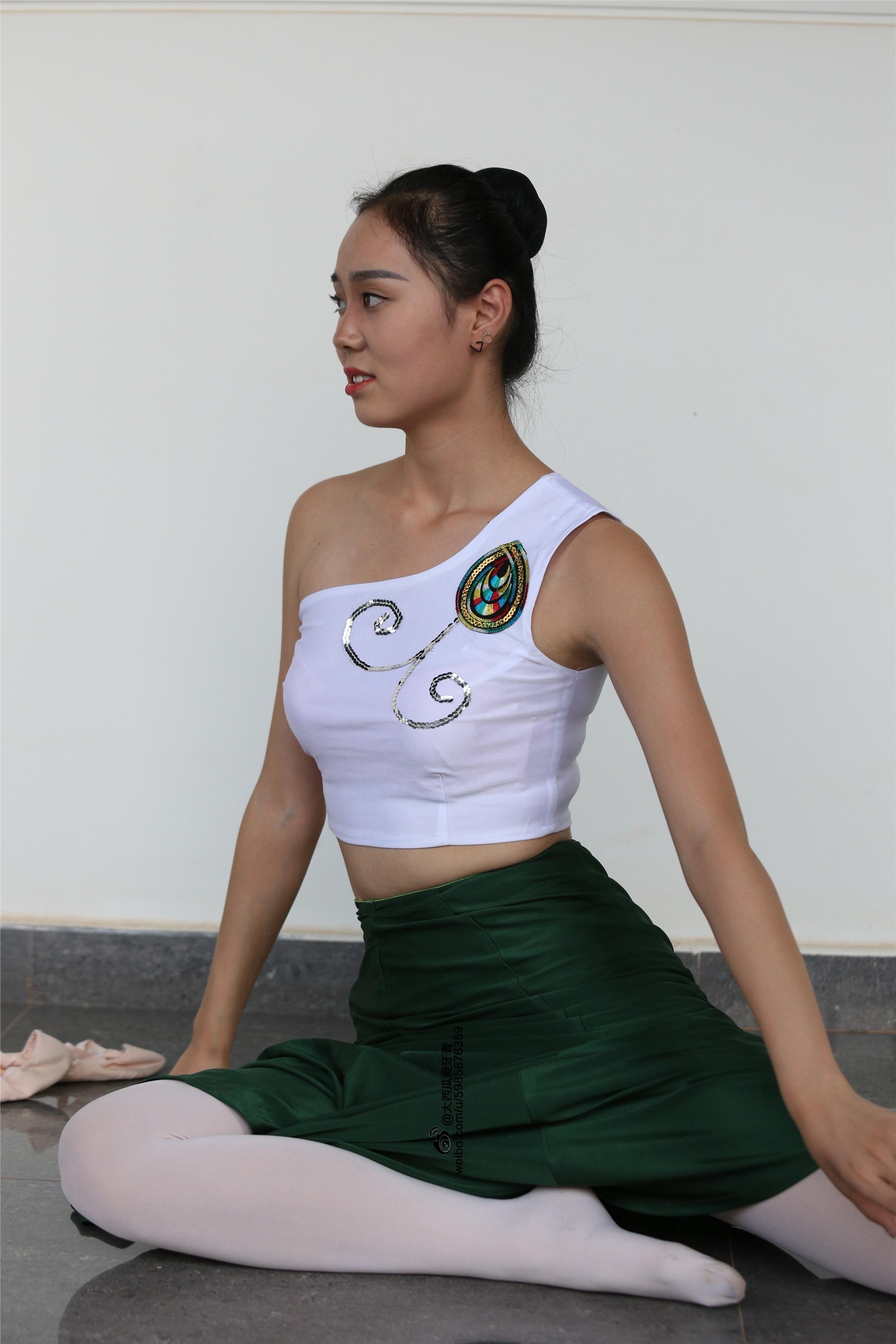 大西瓜美女图片 W006 舞蹈家1-文君 绿裙1