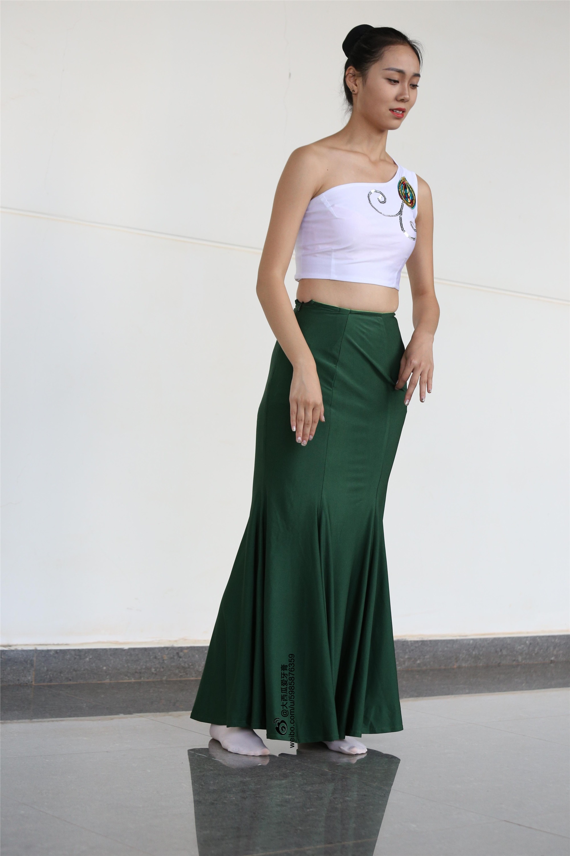 大西瓜美女图片 W006 舞蹈家1-文君 绿裙1