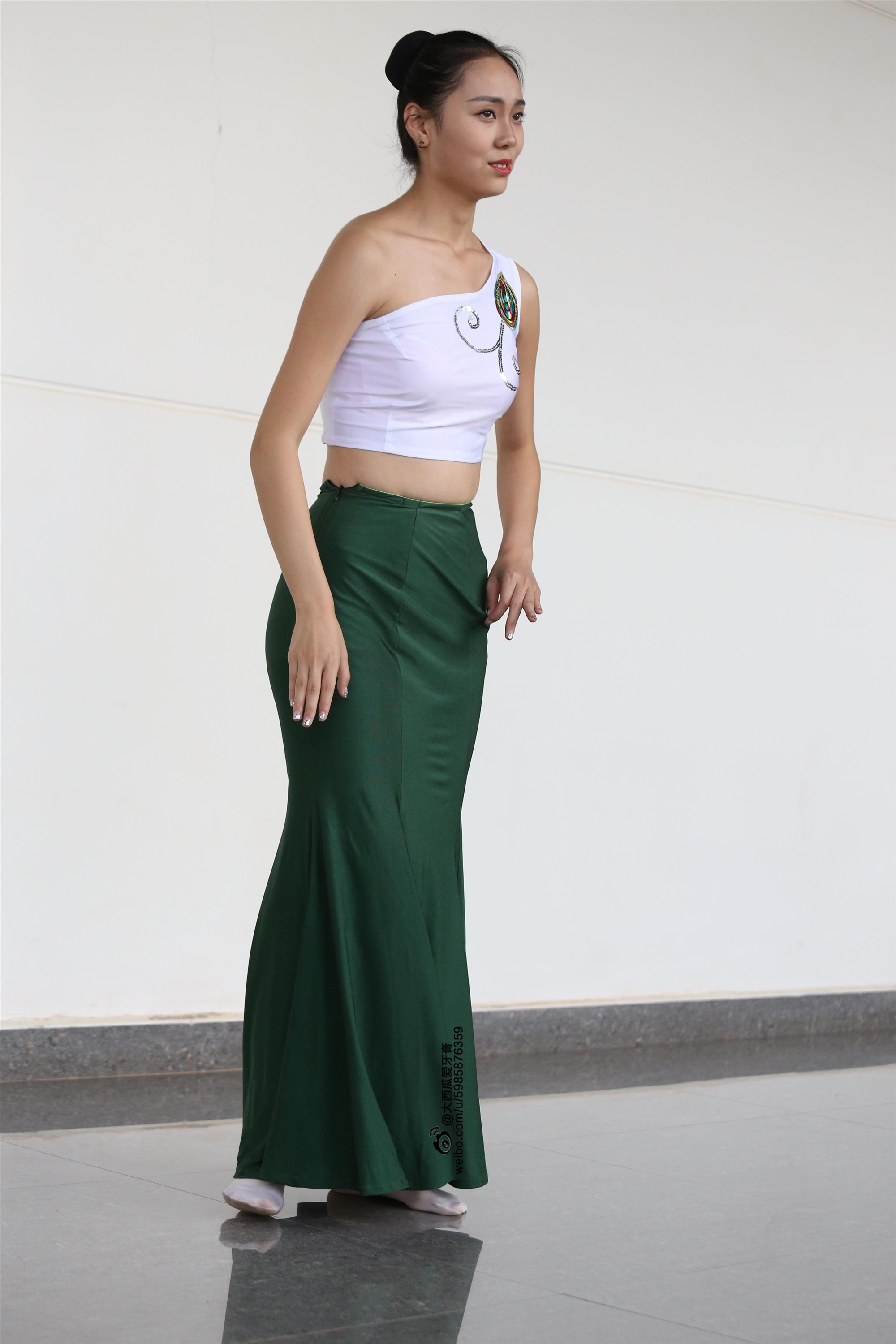 大西瓜美女图片 W006 舞蹈家1-文君 绿裙1