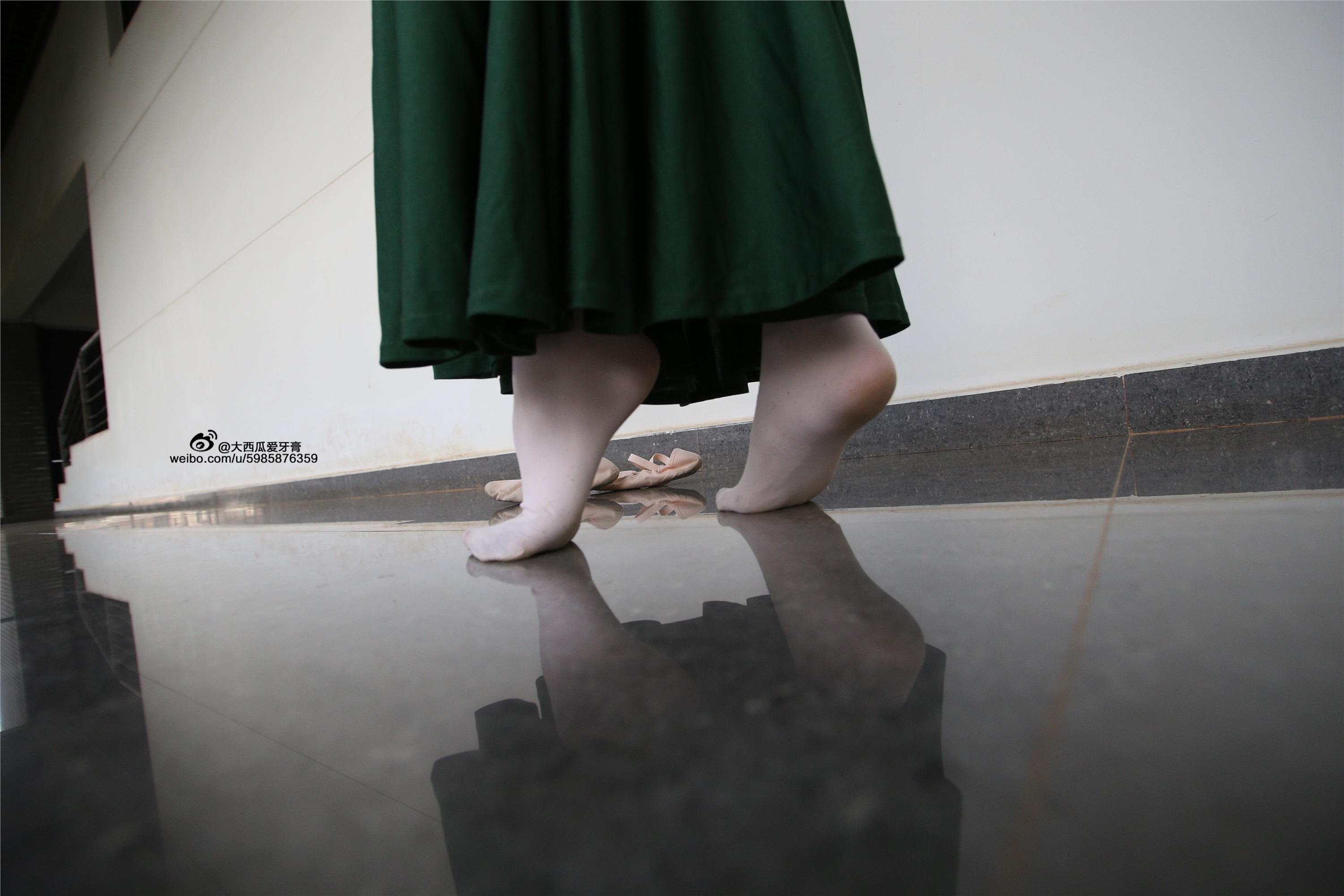 大西瓜美女图片 W006 舞蹈家1-文君 绿裙1