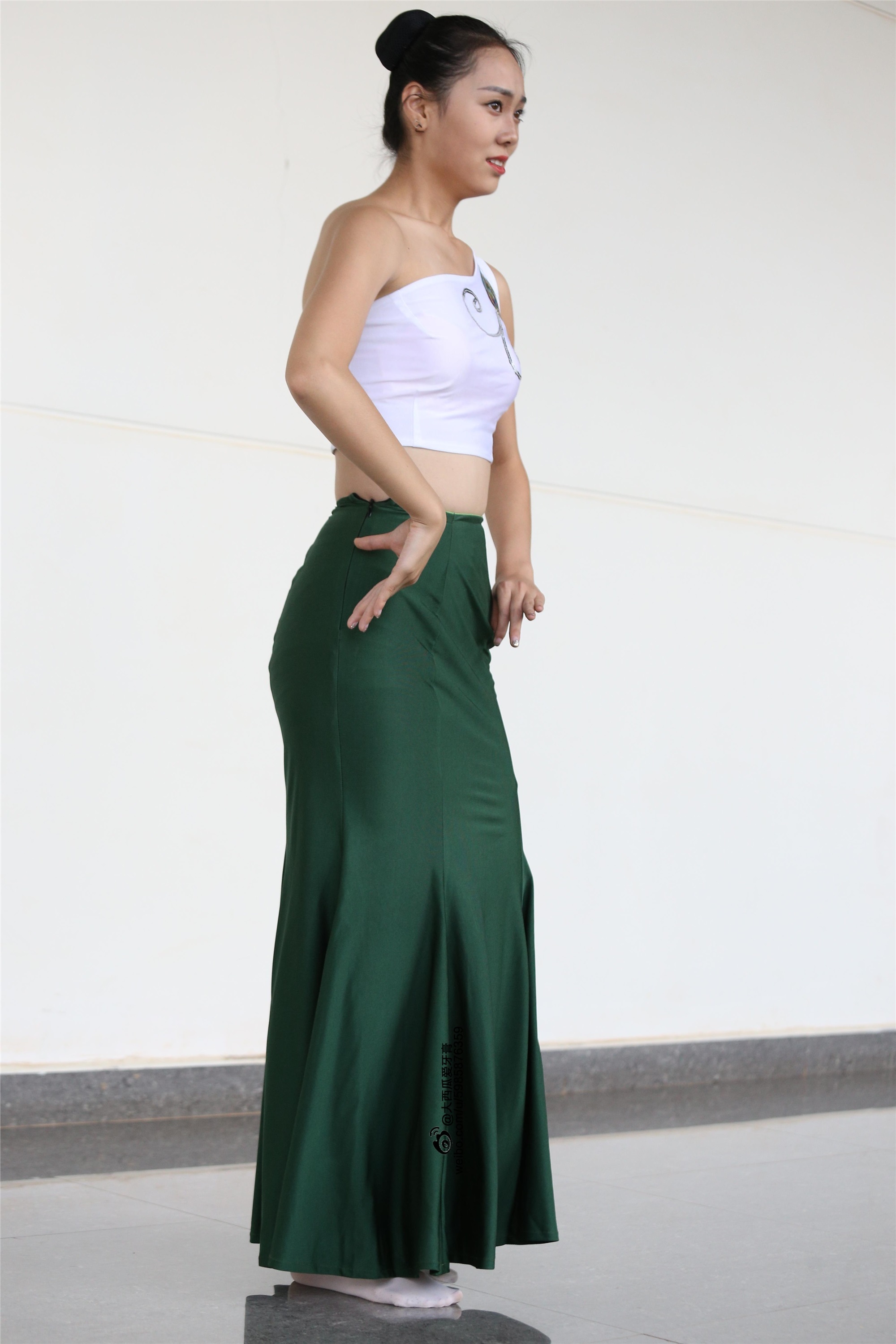 大西瓜美女图片 W006 舞蹈家1-文君 绿裙1