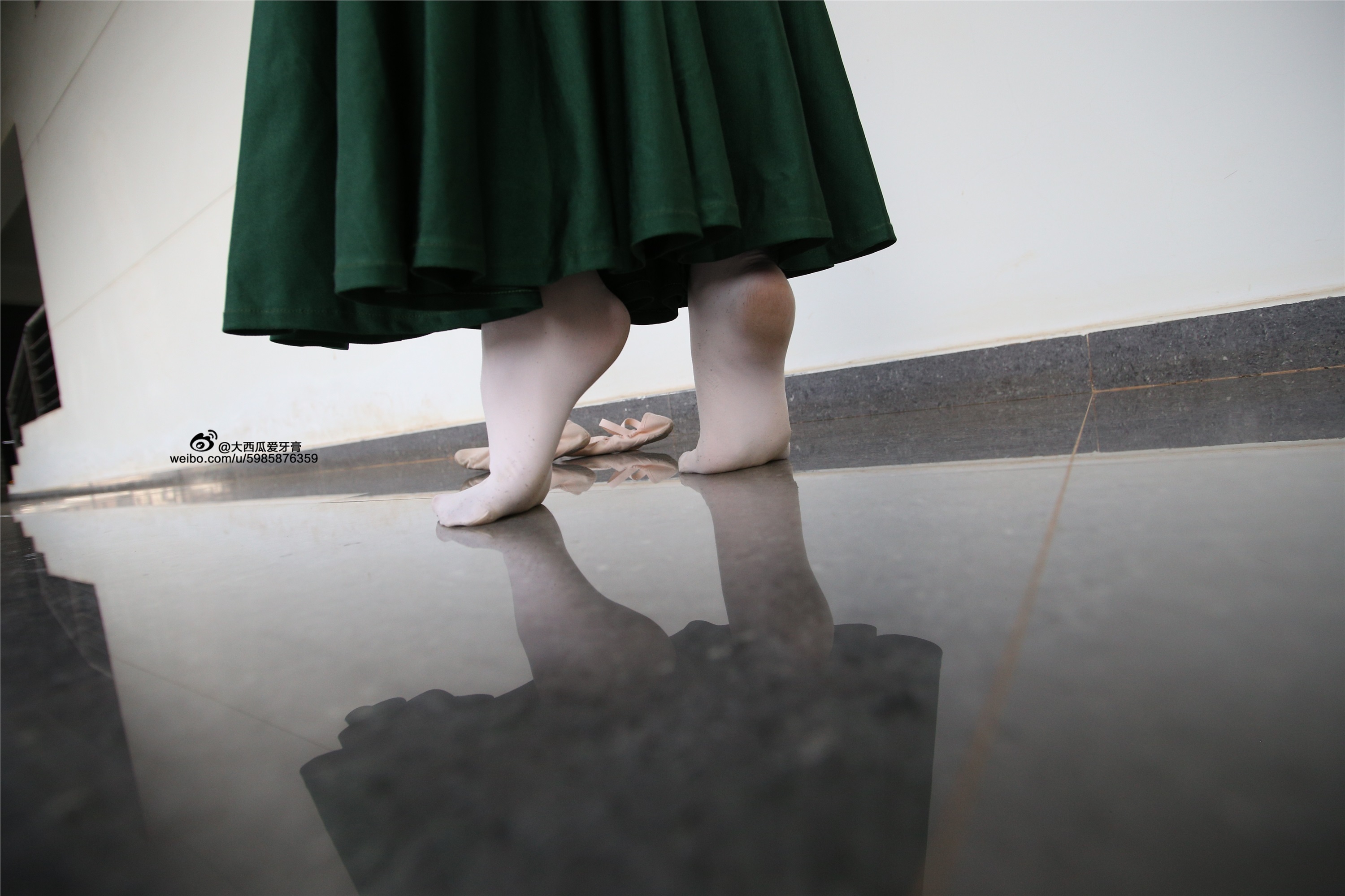 大西瓜美女图片 W006 舞蹈家1-文君 绿裙1