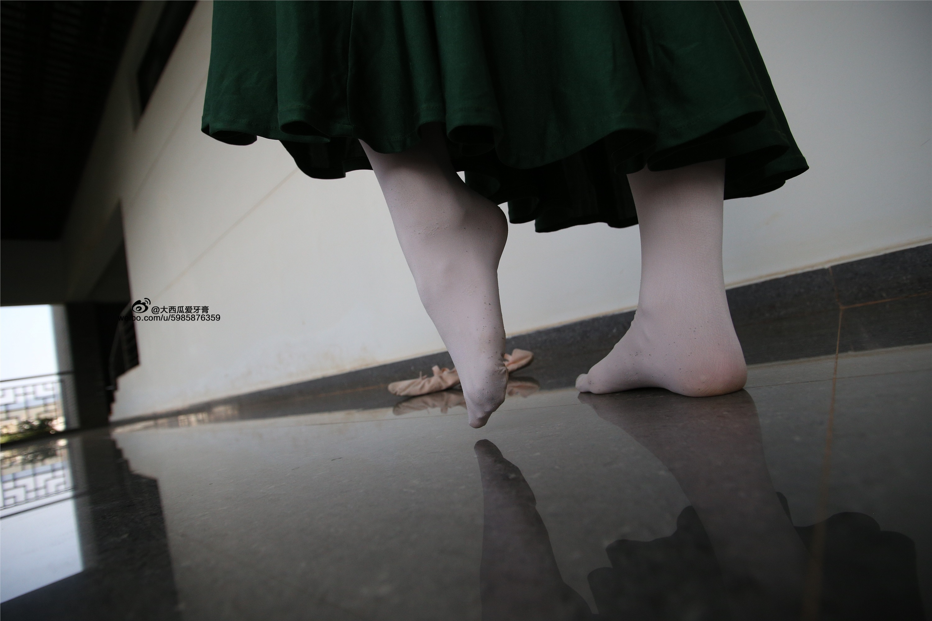 大西瓜美女图片 W006 舞蹈家1-文君 绿裙1