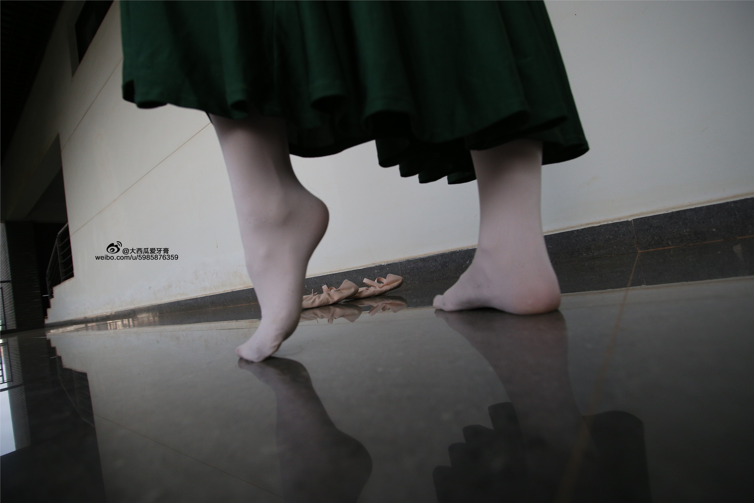 大西瓜美女图片 W006 舞蹈家1-文君 绿裙1