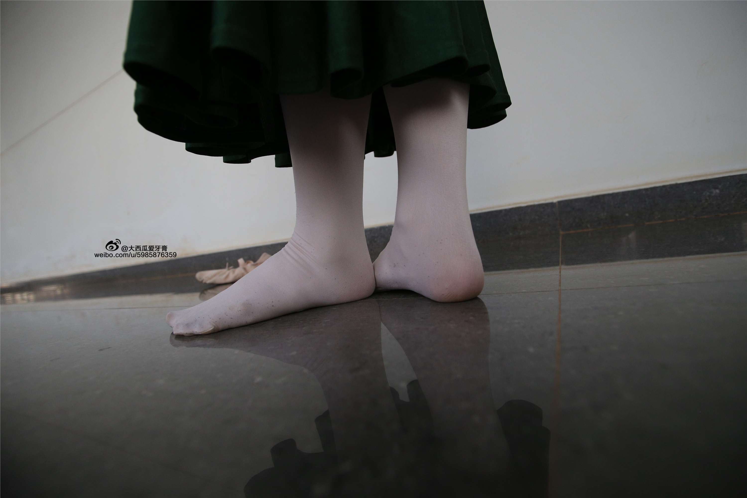 大西瓜美女图片 W006 舞蹈家1-文君 绿裙1