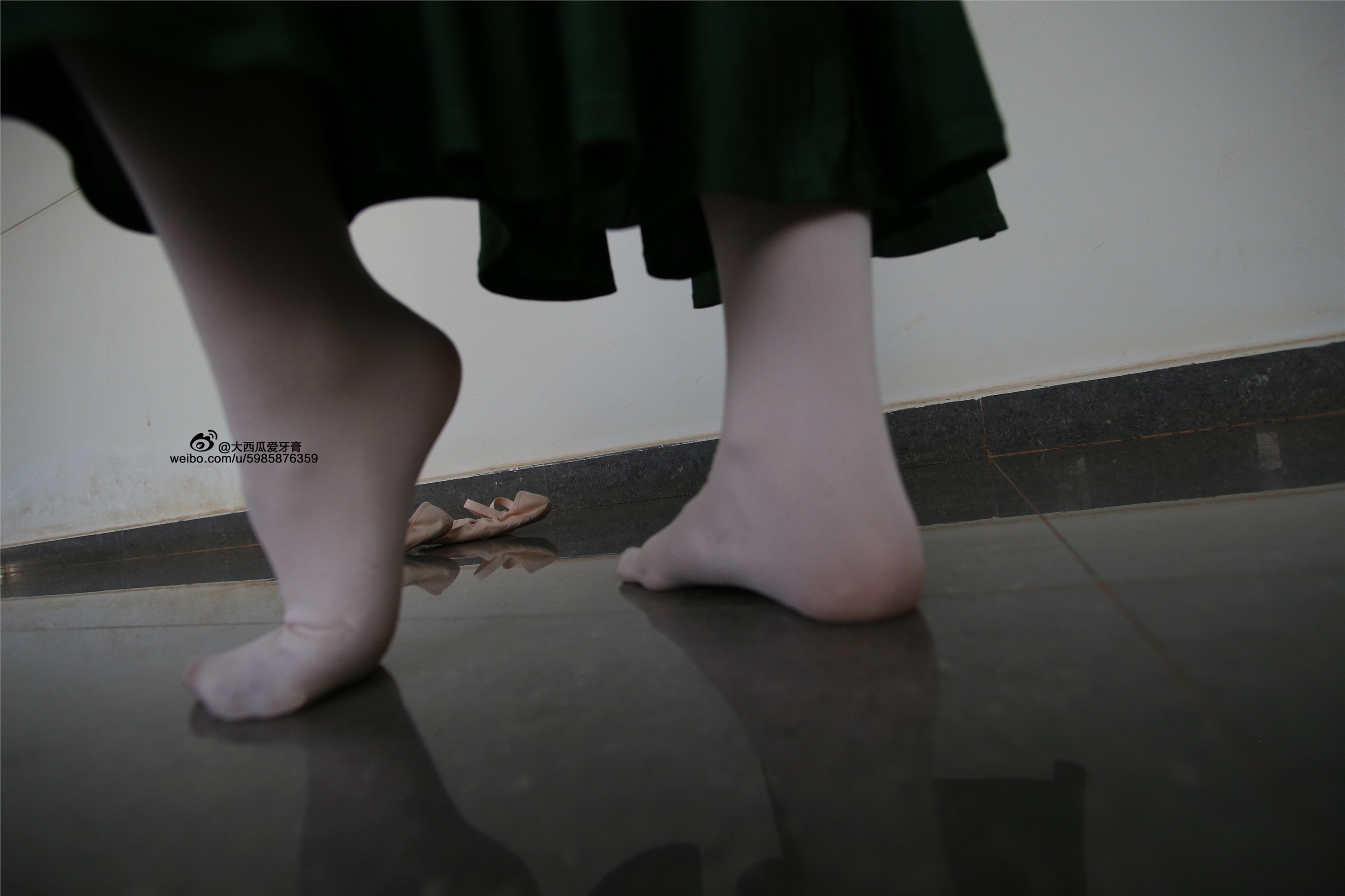 大西瓜美女图片 W006 舞蹈家1-文君 绿裙1