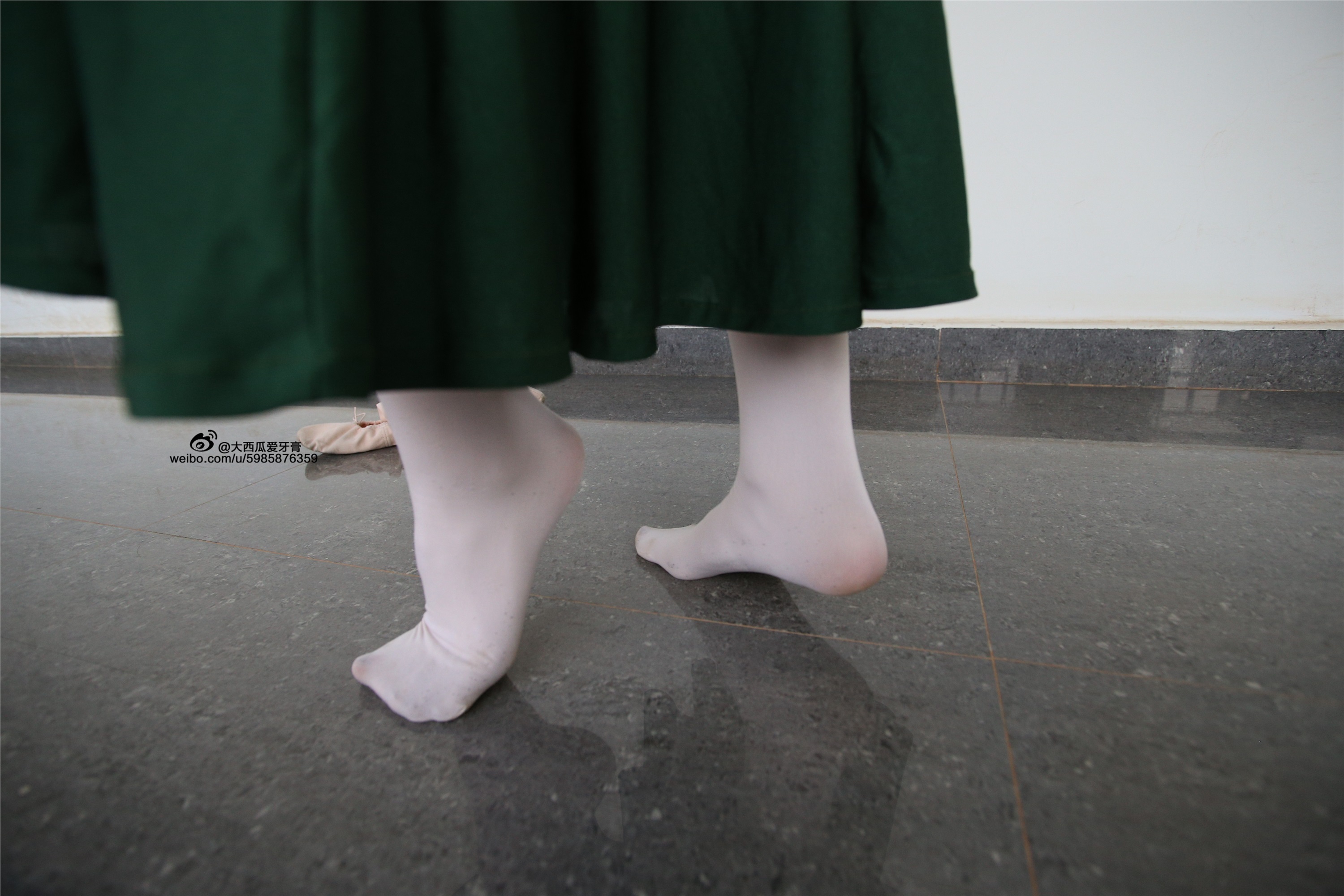 大西瓜美女图片 W006 舞蹈家1-文君 绿裙1