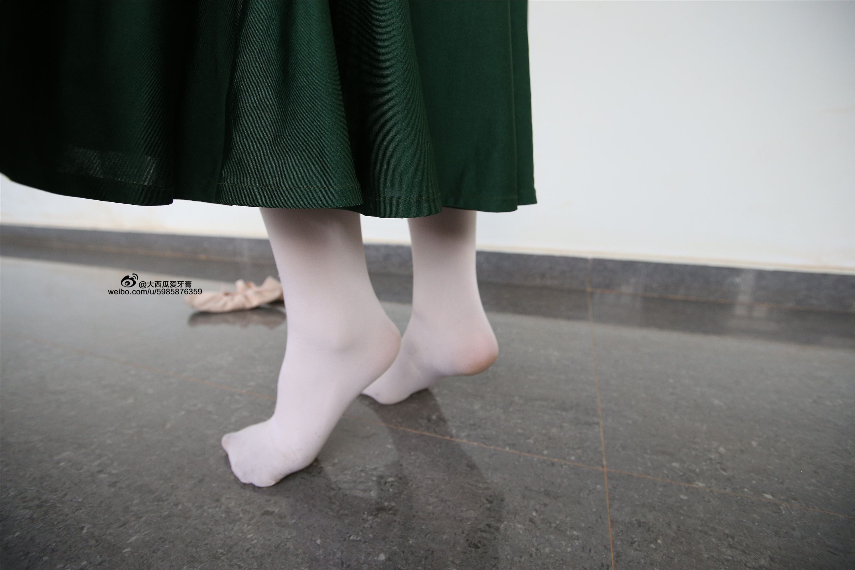 大西瓜美女图片 W006 舞蹈家1-文君 绿裙1