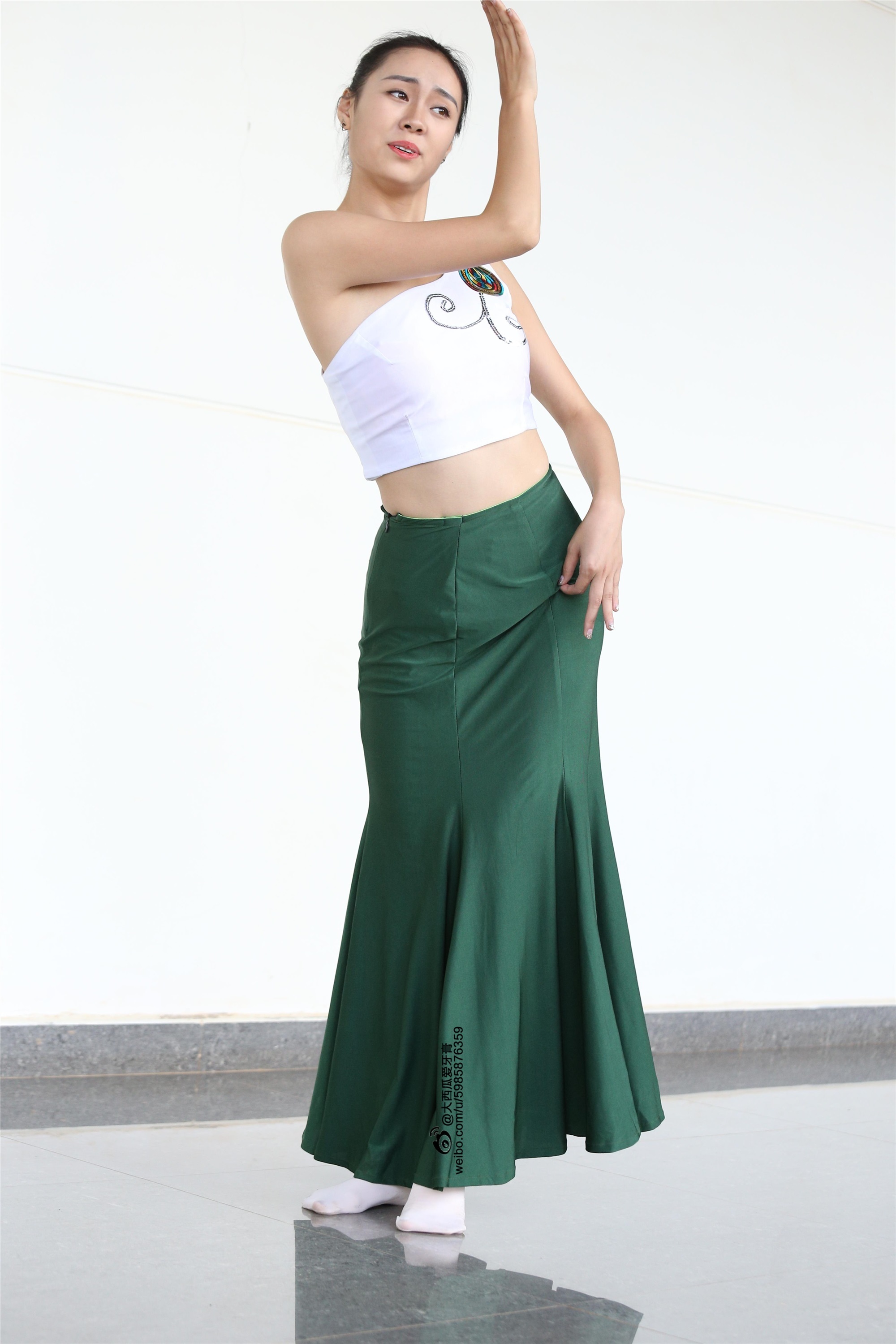 大西瓜美女图片 W006 舞蹈家1-文君 绿裙1