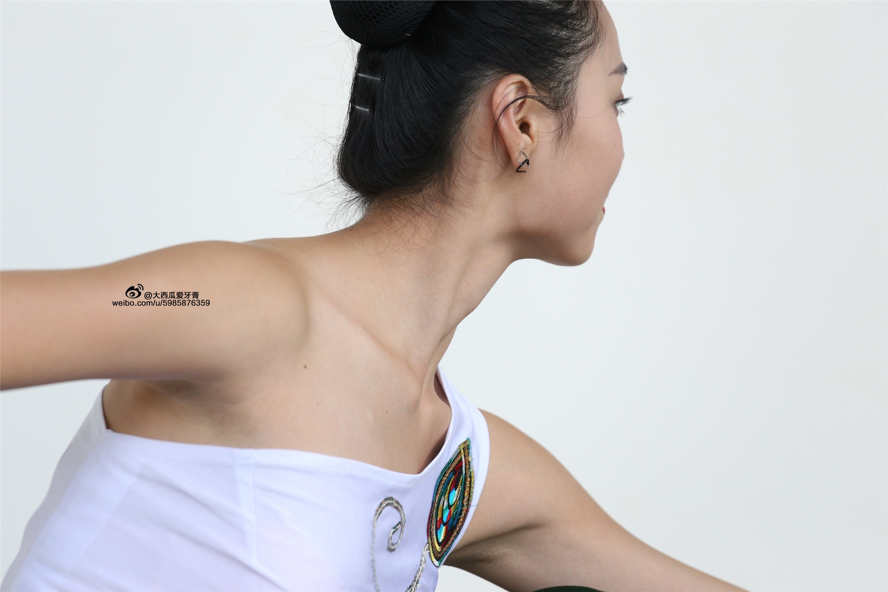 大西瓜美女图片 W006 舞蹈家1-文君 绿裙2