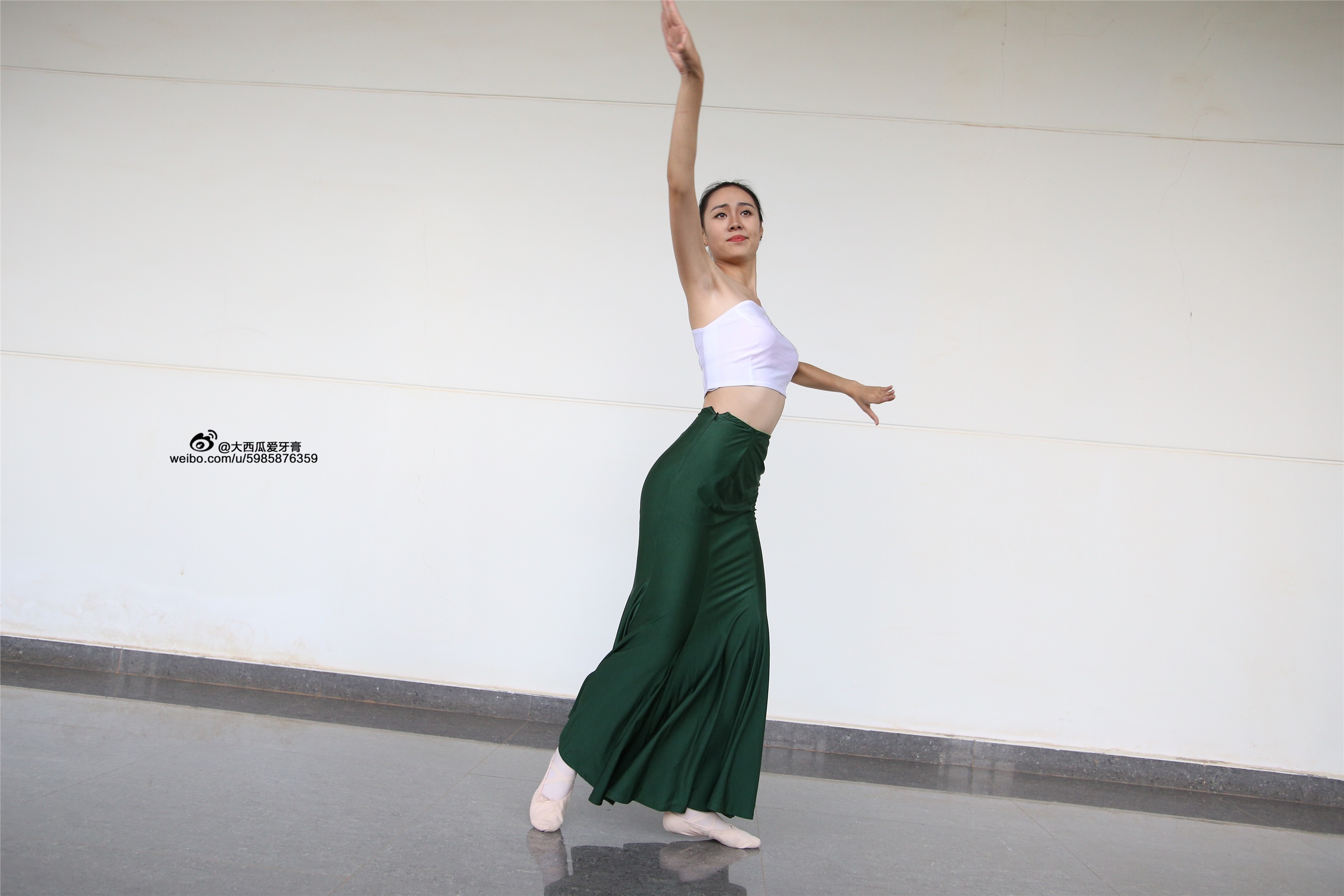 大西瓜美女图片 W006 舞蹈家1-文君 绿裙2