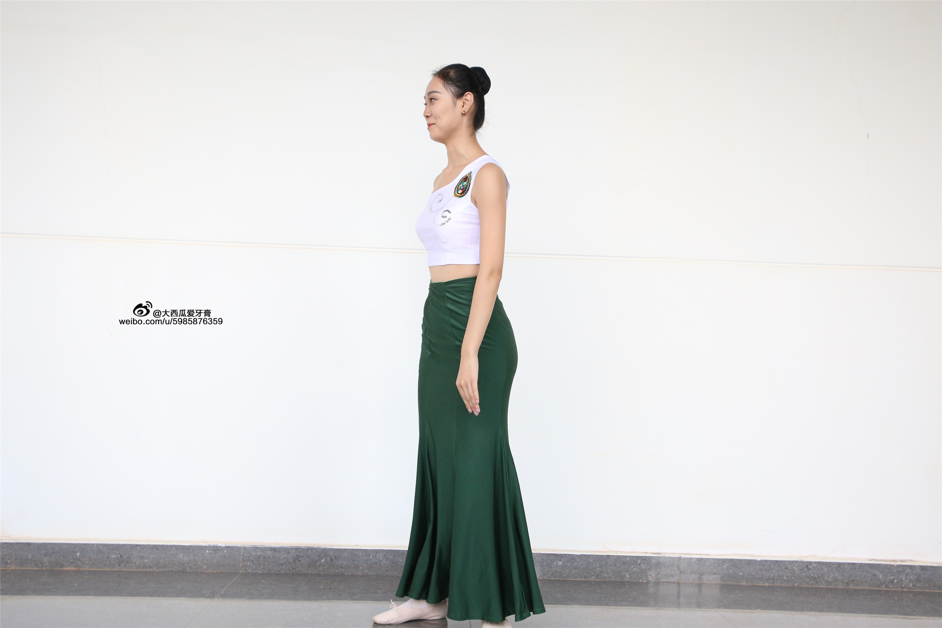 大西瓜美女图片 W006 舞蹈家1-文君 绿裙2