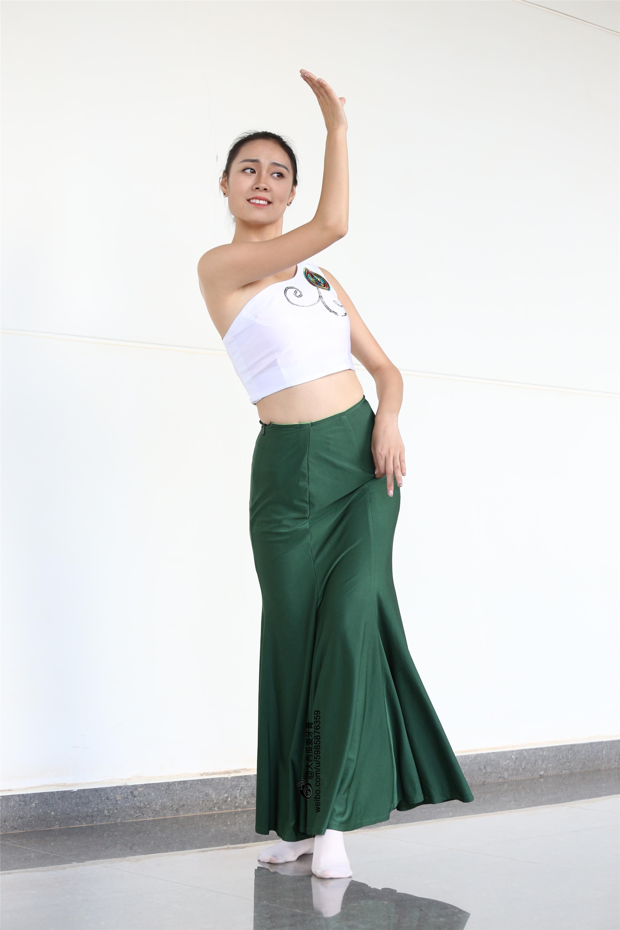 大西瓜美女图片 W006 舞蹈家1-文君 绿裙2