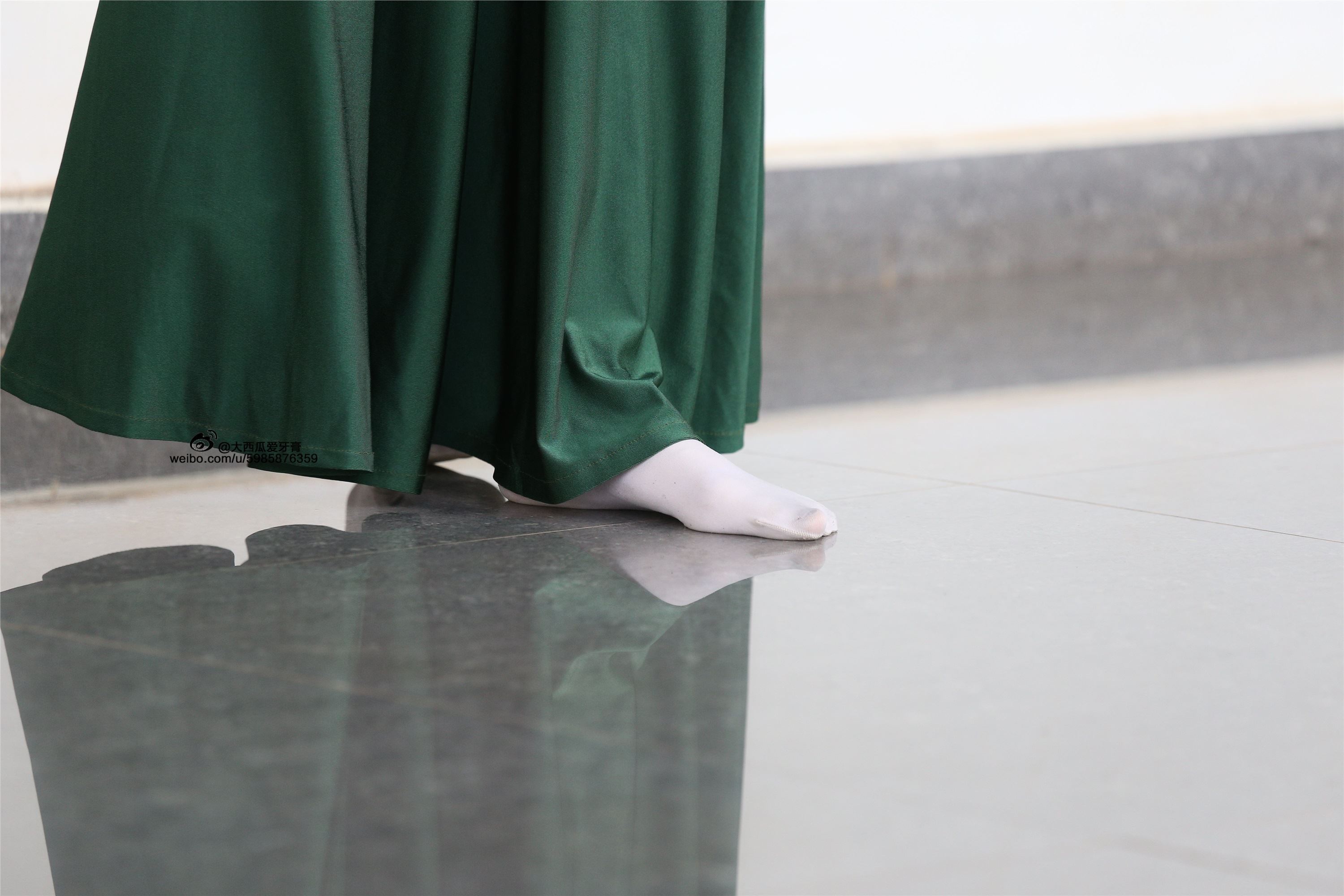 大西瓜美女图片 W006 舞蹈家1-文君 绿裙2