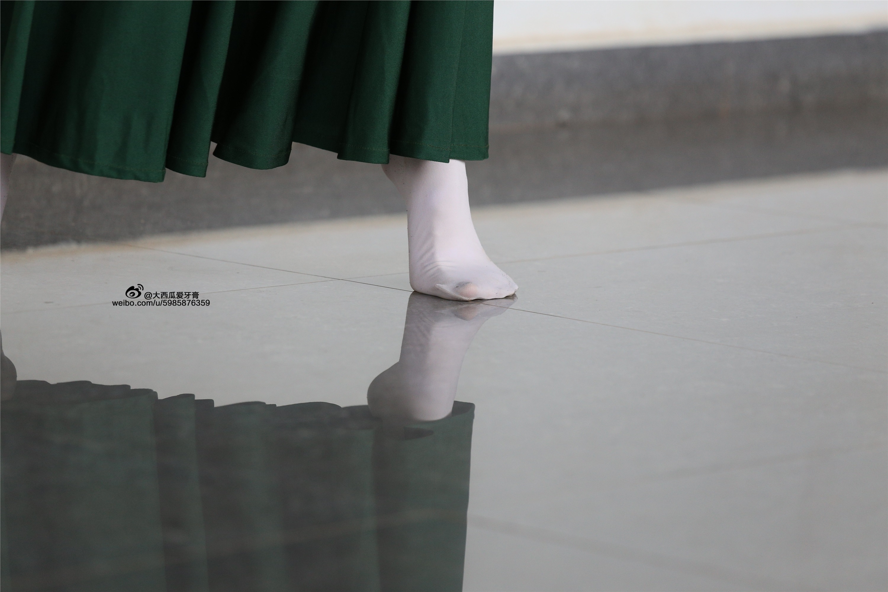 大西瓜美女图片 W006 舞蹈家1-文君 绿裙2