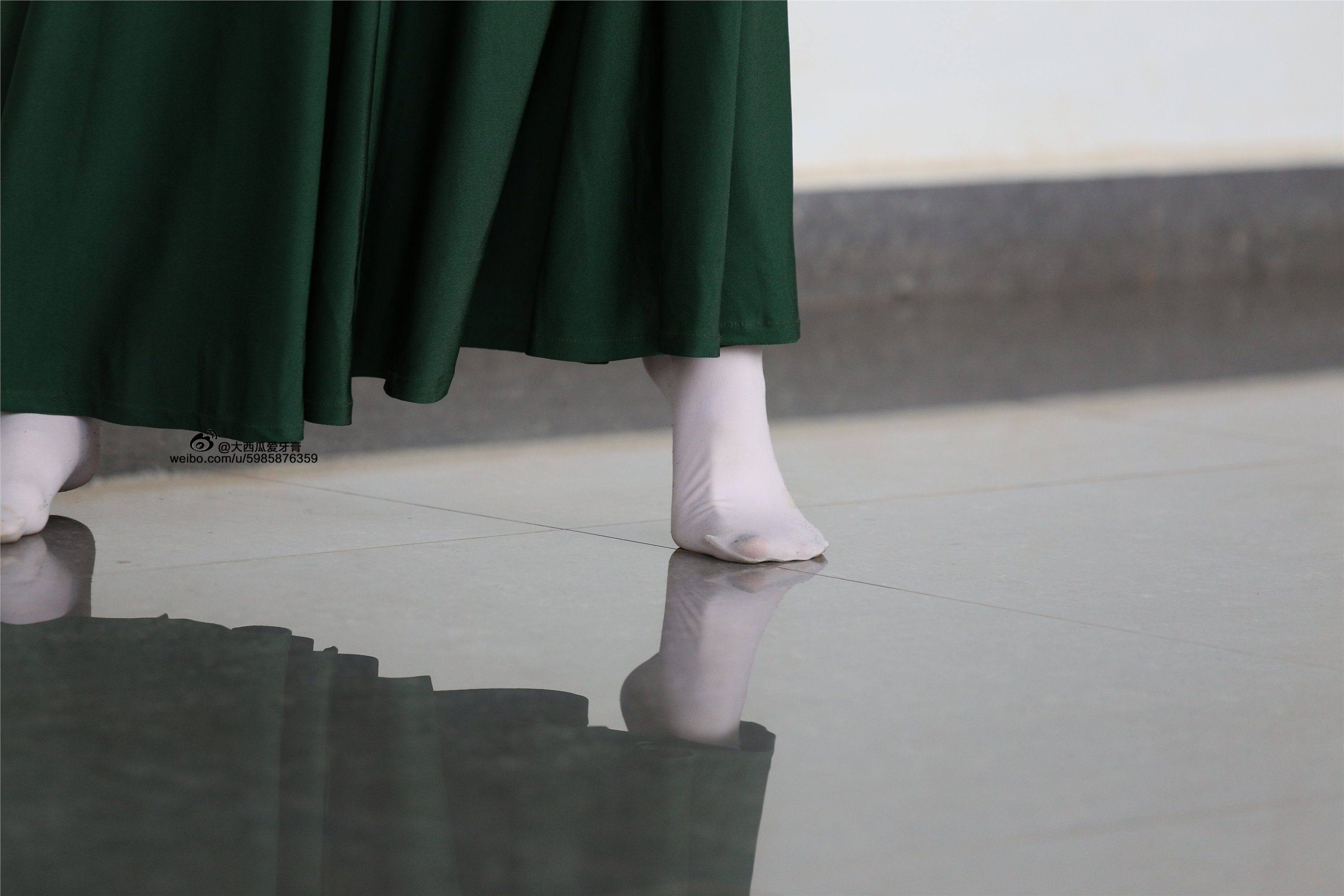 大西瓜美女图片 W006 舞蹈家1-文君 绿裙2