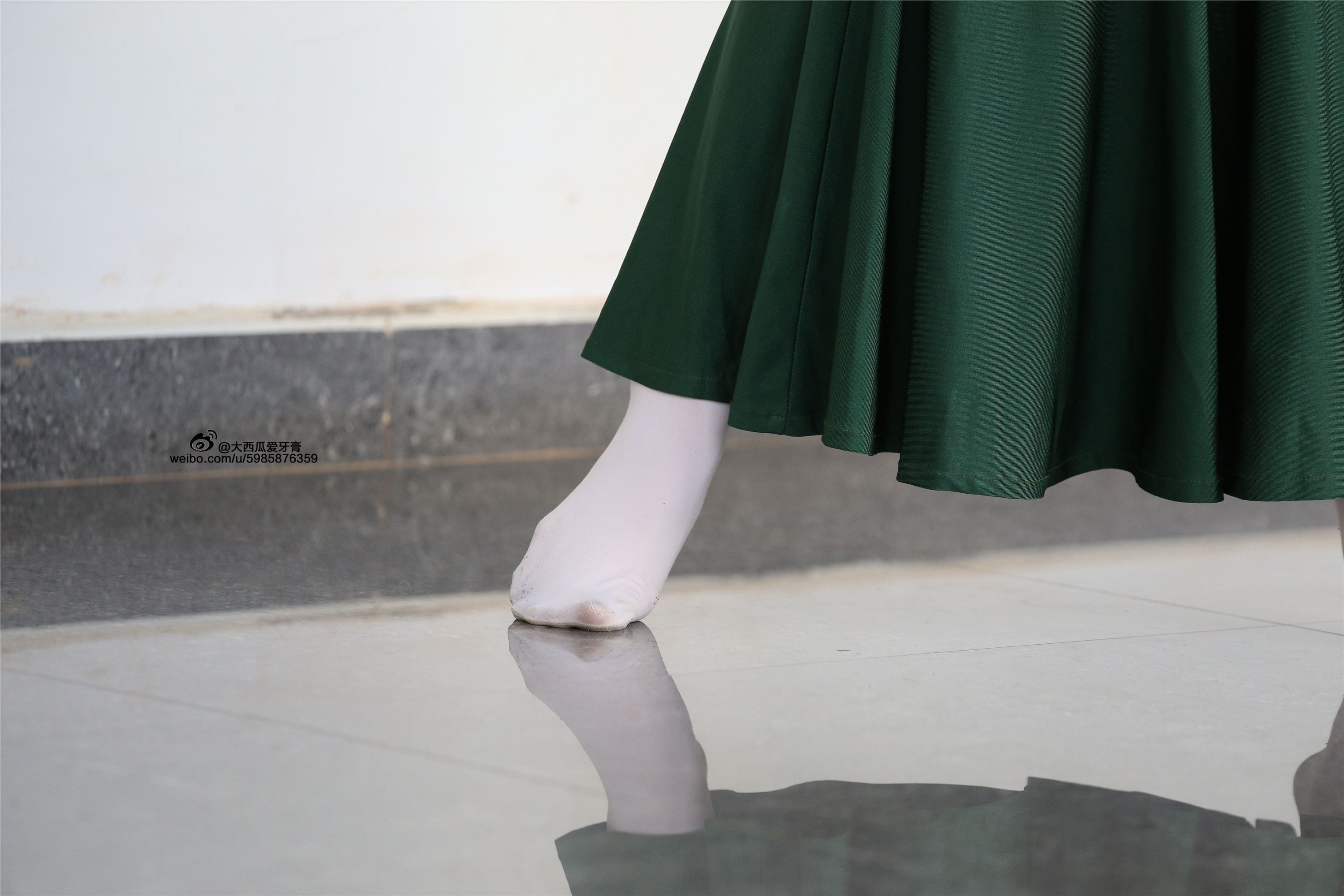 大西瓜美女图片 W006 舞蹈家1-文君 绿裙2