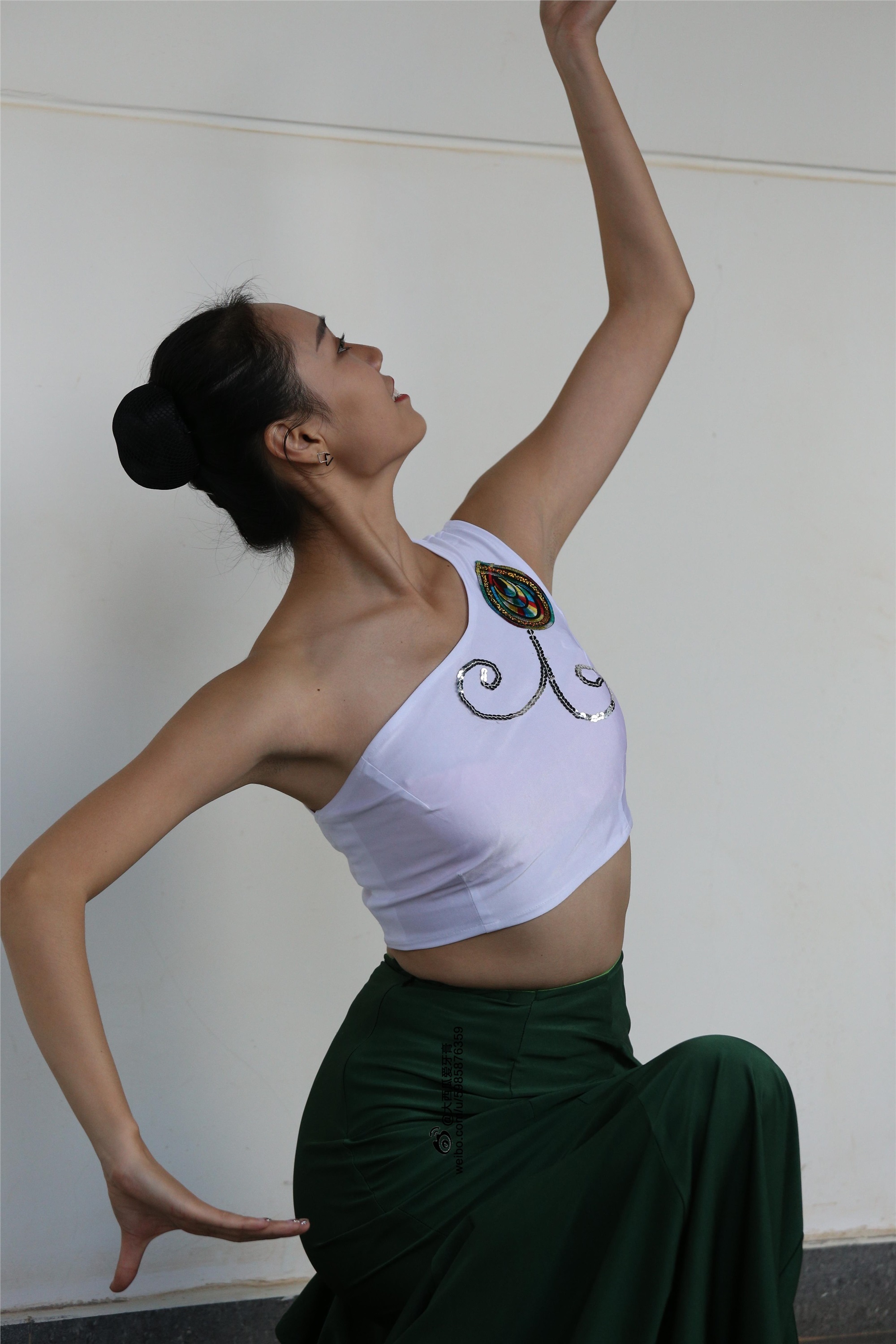 大西瓜美女图片 W006 舞蹈家1-文君 绿裙2