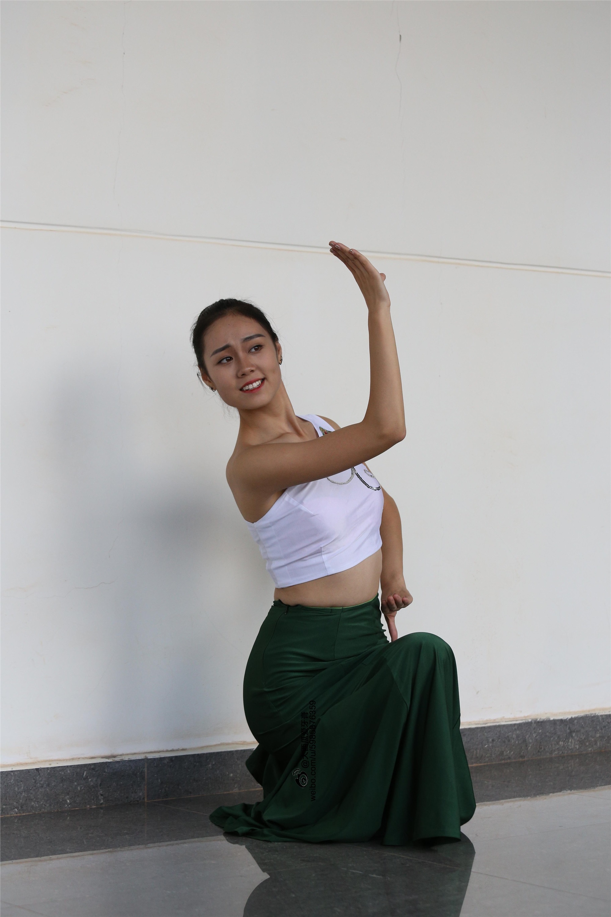 大西瓜美女图片 W006 舞蹈家1-文君 绿裙2