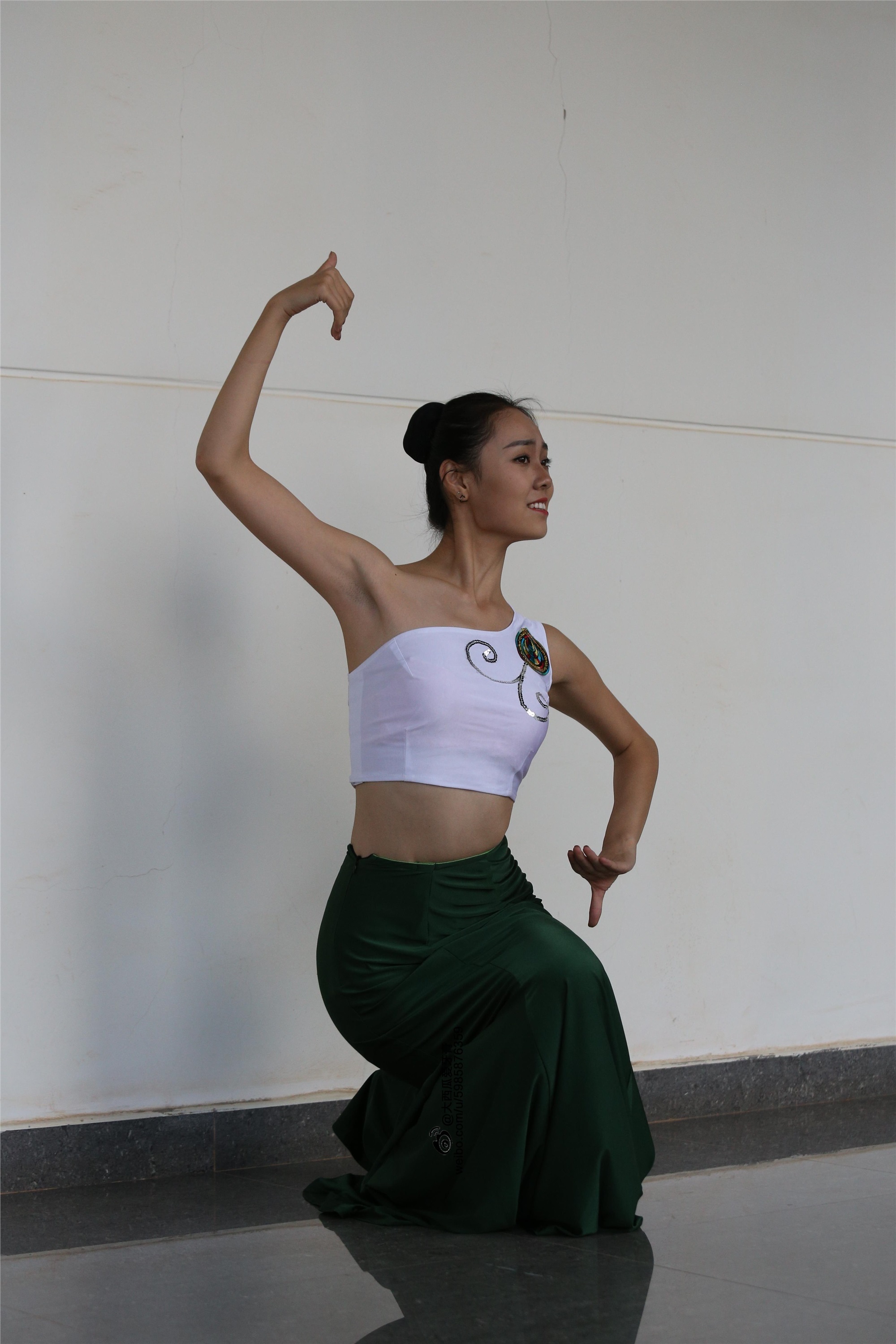 大西瓜美女图片 W006 舞蹈家1-文君 绿裙2