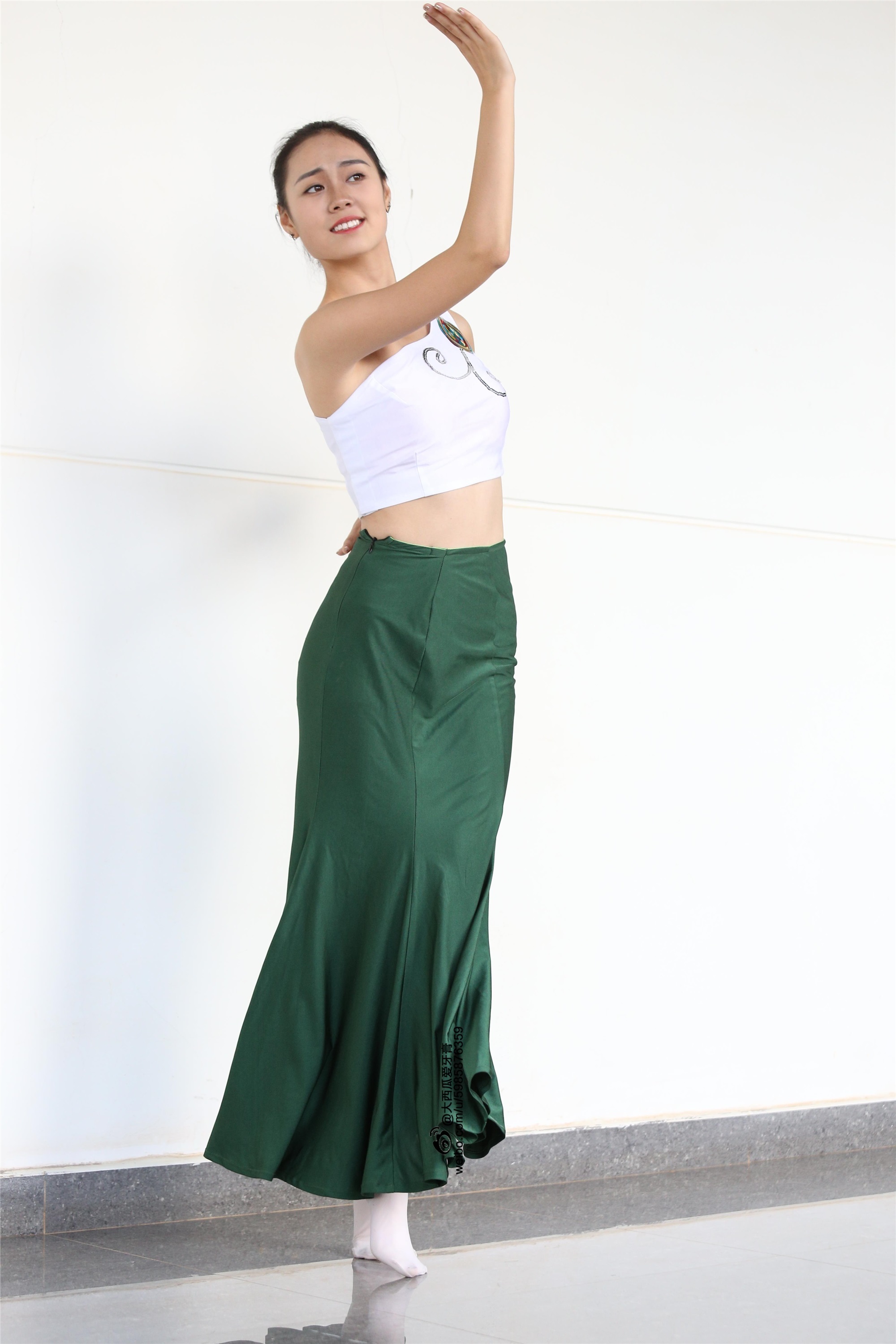 大西瓜美女图片 W006 舞蹈家1-文君 绿裙2