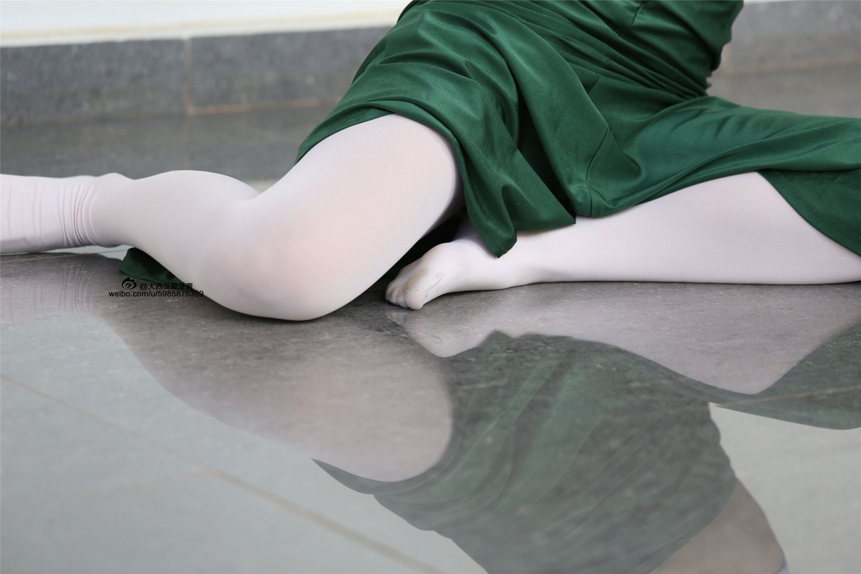 大西瓜美女图片 W006 舞蹈家1-文君 绿裙2