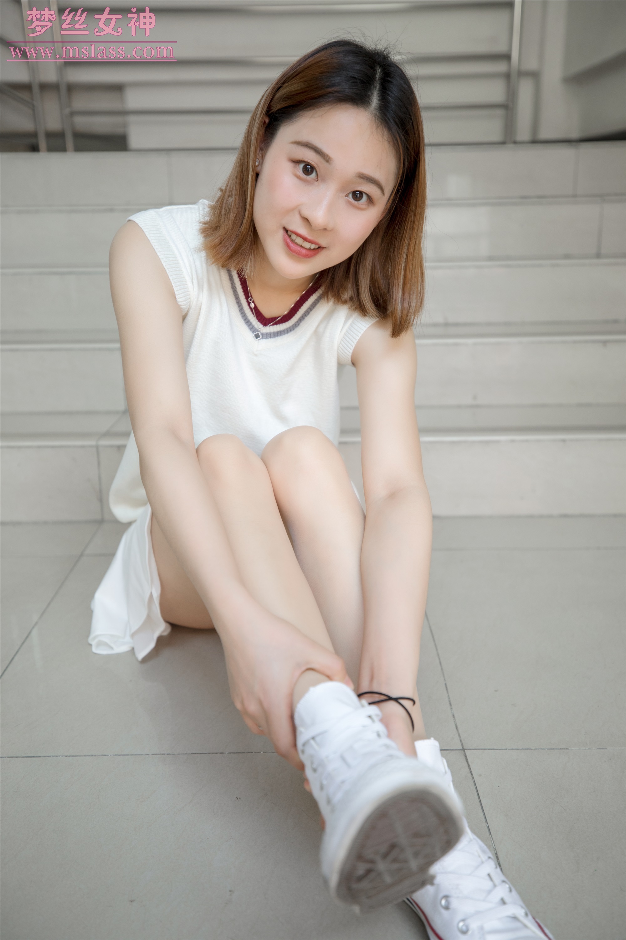 MSLASS梦丝女神  2019.05.31 雯雯 学楼丝袜美腿