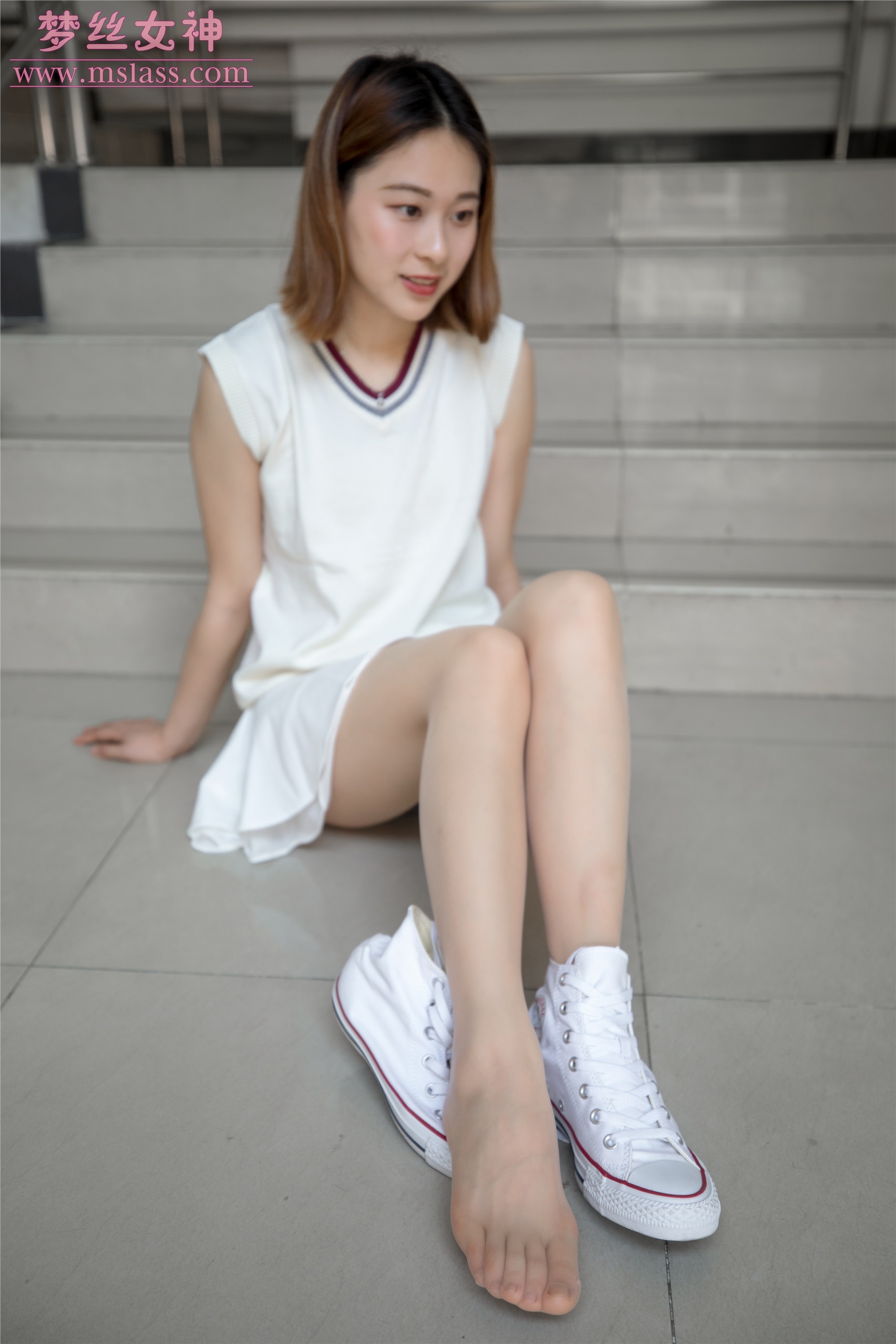 MSLASS梦丝女神  2019.05.31 雯雯 学楼丝袜美腿