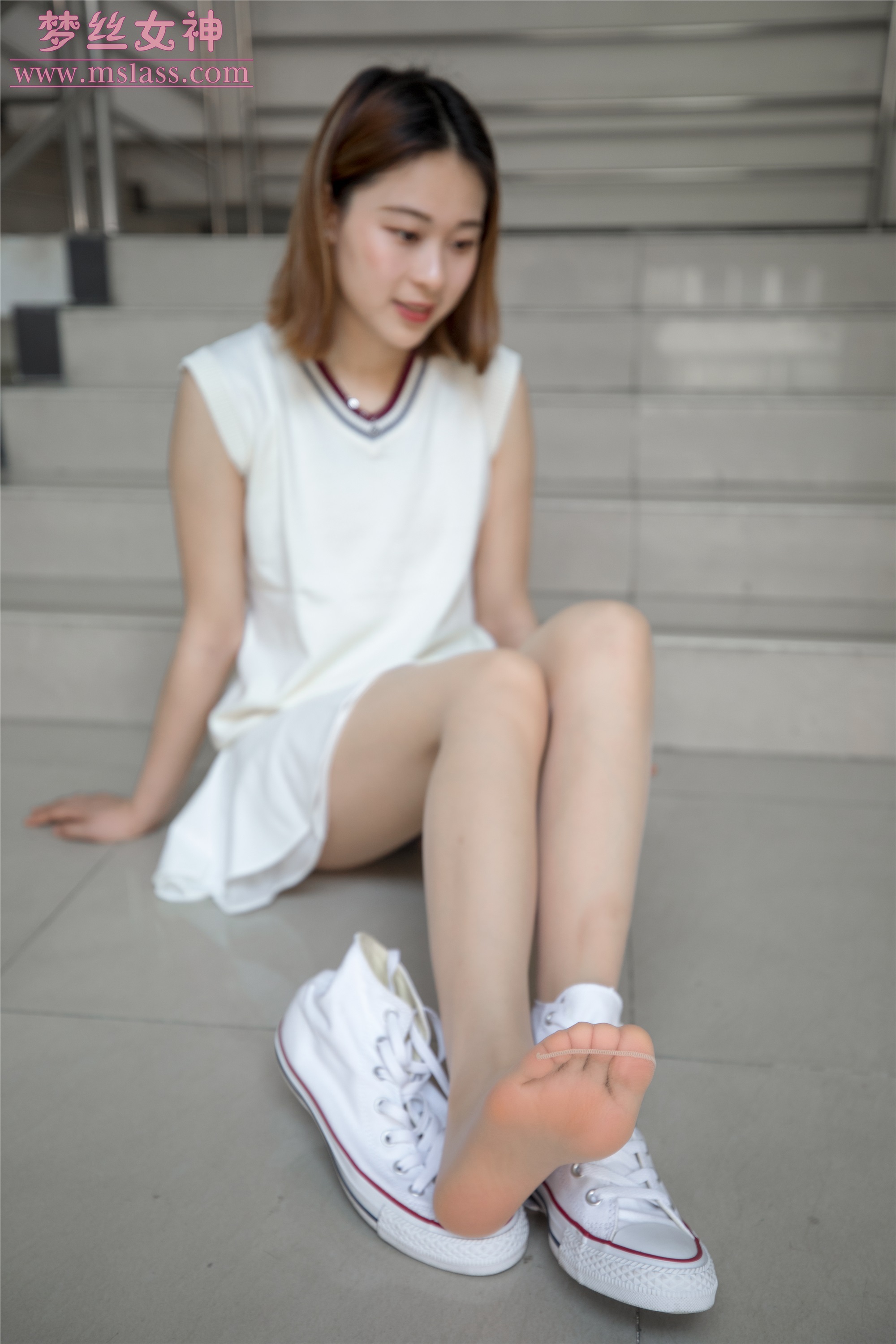 MSLASS梦丝女神  2019.05.31 雯雯 学楼丝袜美腿