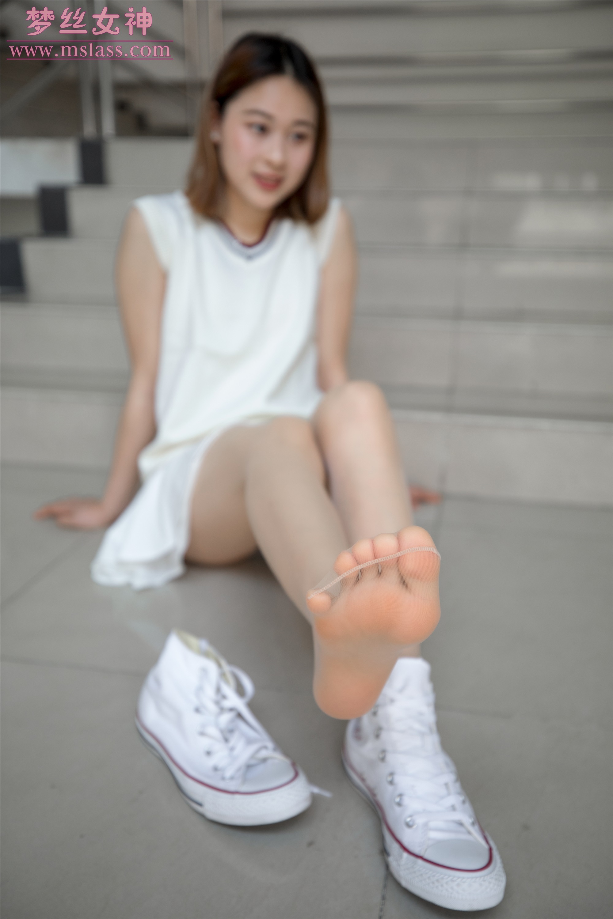 MSLASS梦丝女神  2019.05.31 雯雯 学楼丝袜美腿