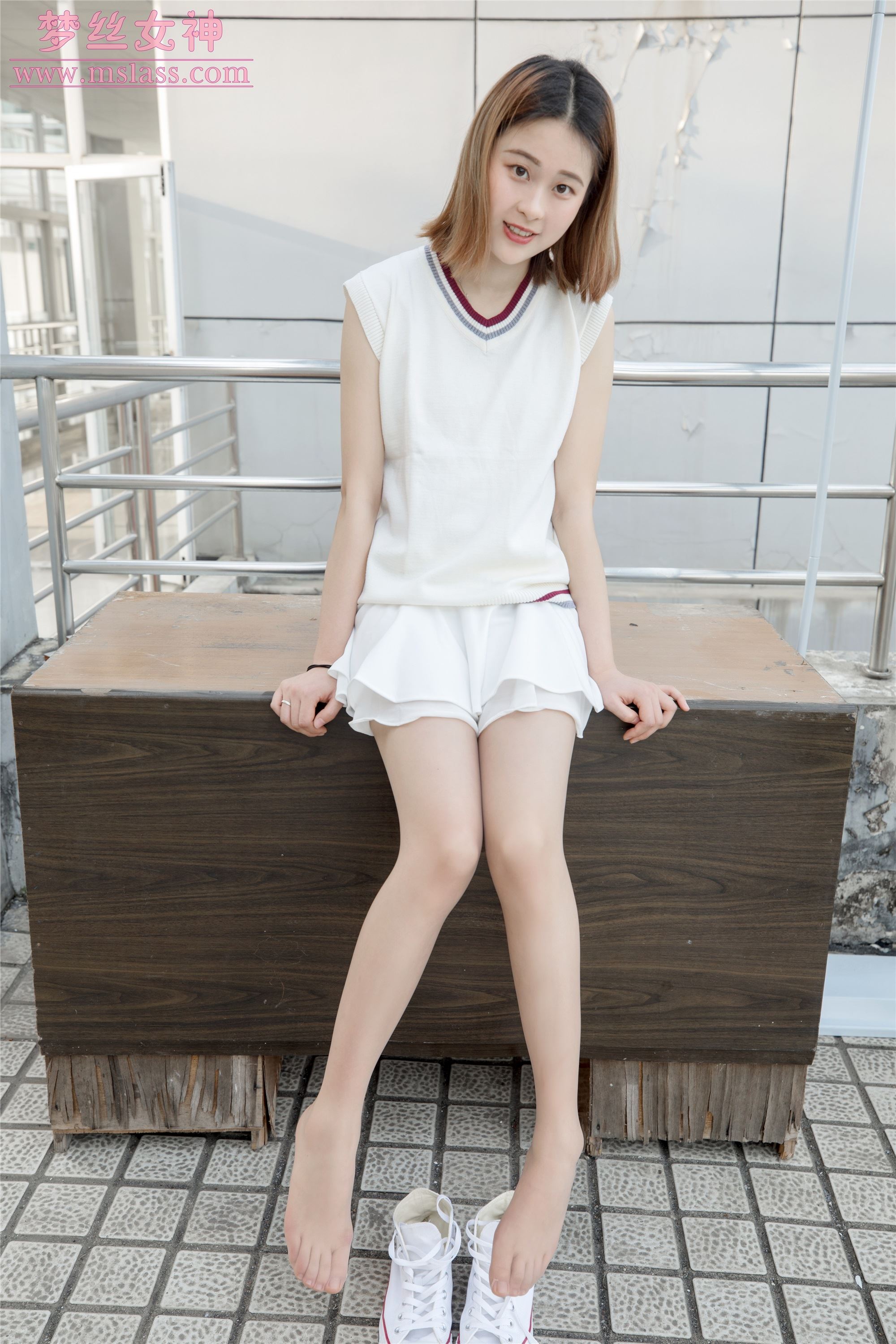 MSLASS梦丝女神  2019.05.31 雯雯 学楼丝袜美腿