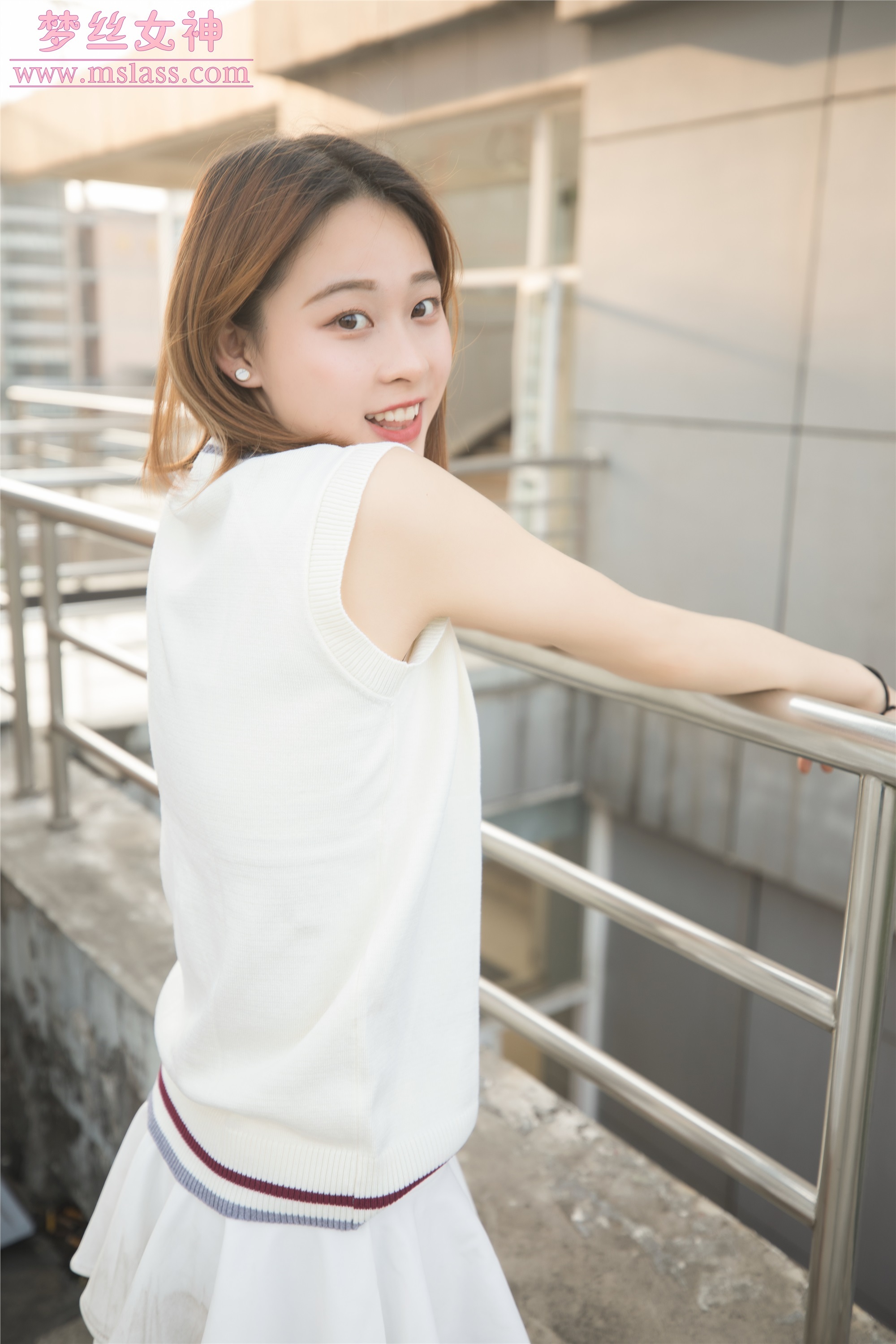 MSLASS梦丝女神  2019.05.31 雯雯 学楼丝袜美腿