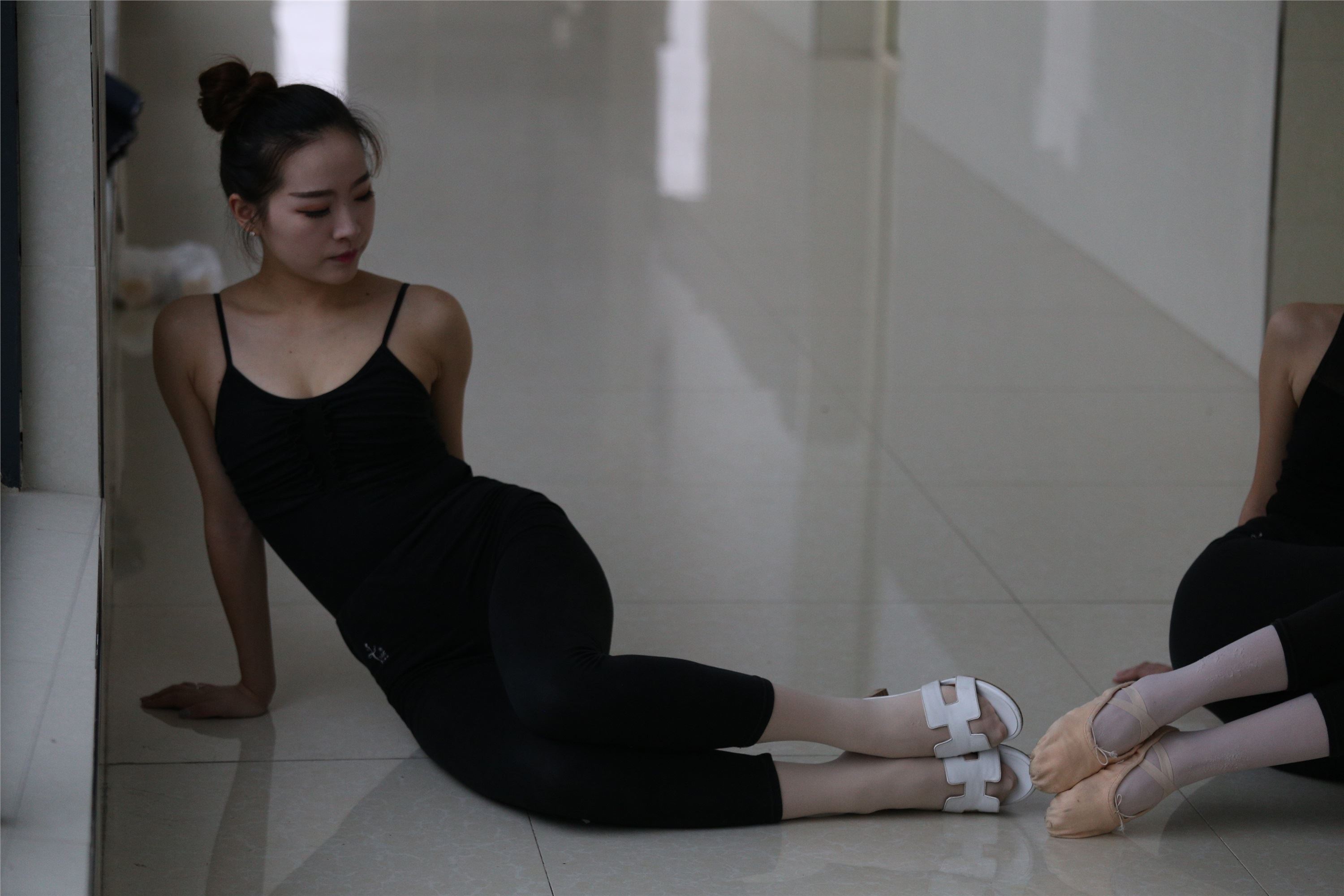 大西瓜美女图片 W013 舞蹈家4-双黑衣515p1