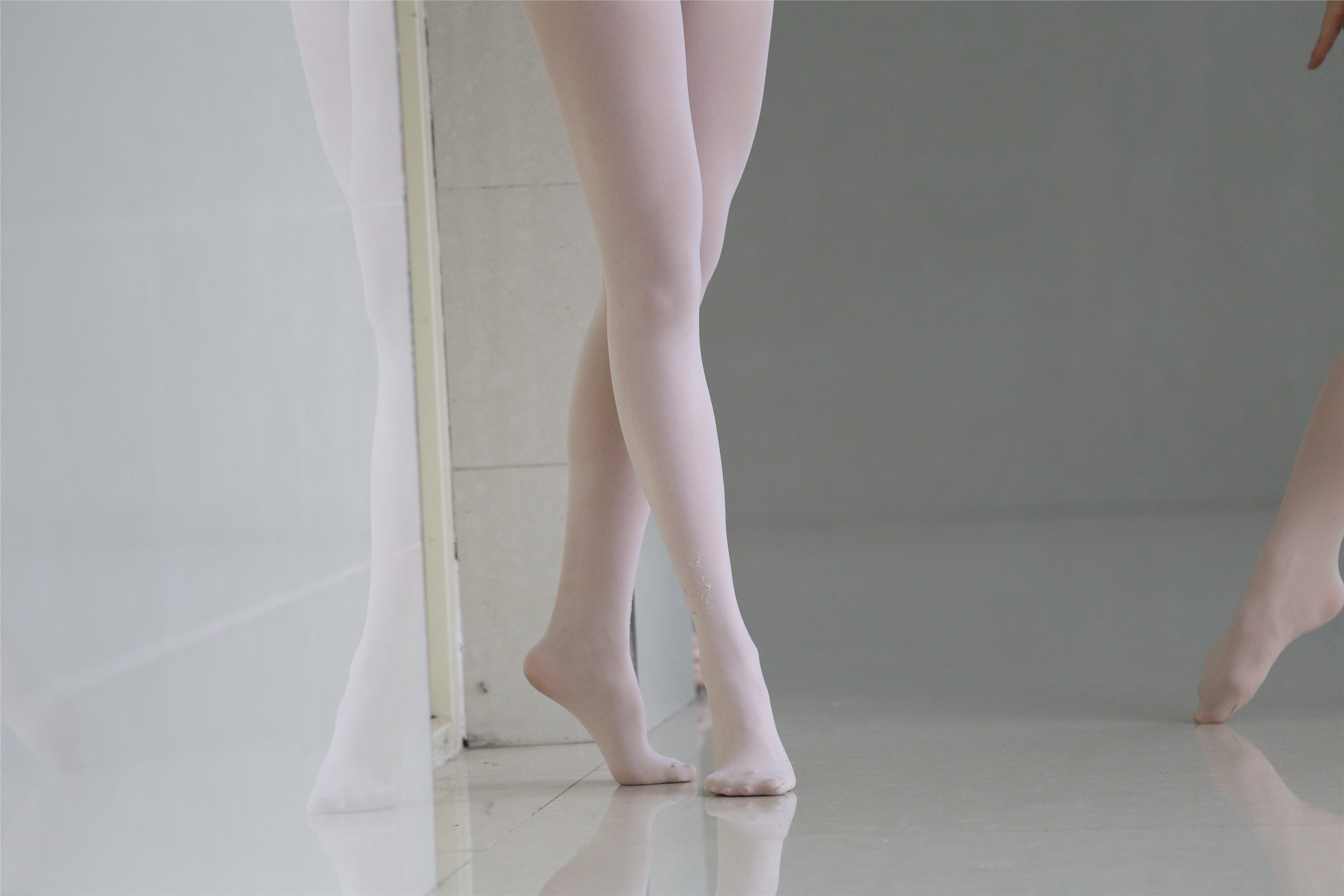 大西瓜美女图片 W013 舞蹈家4-双黑衣515p1