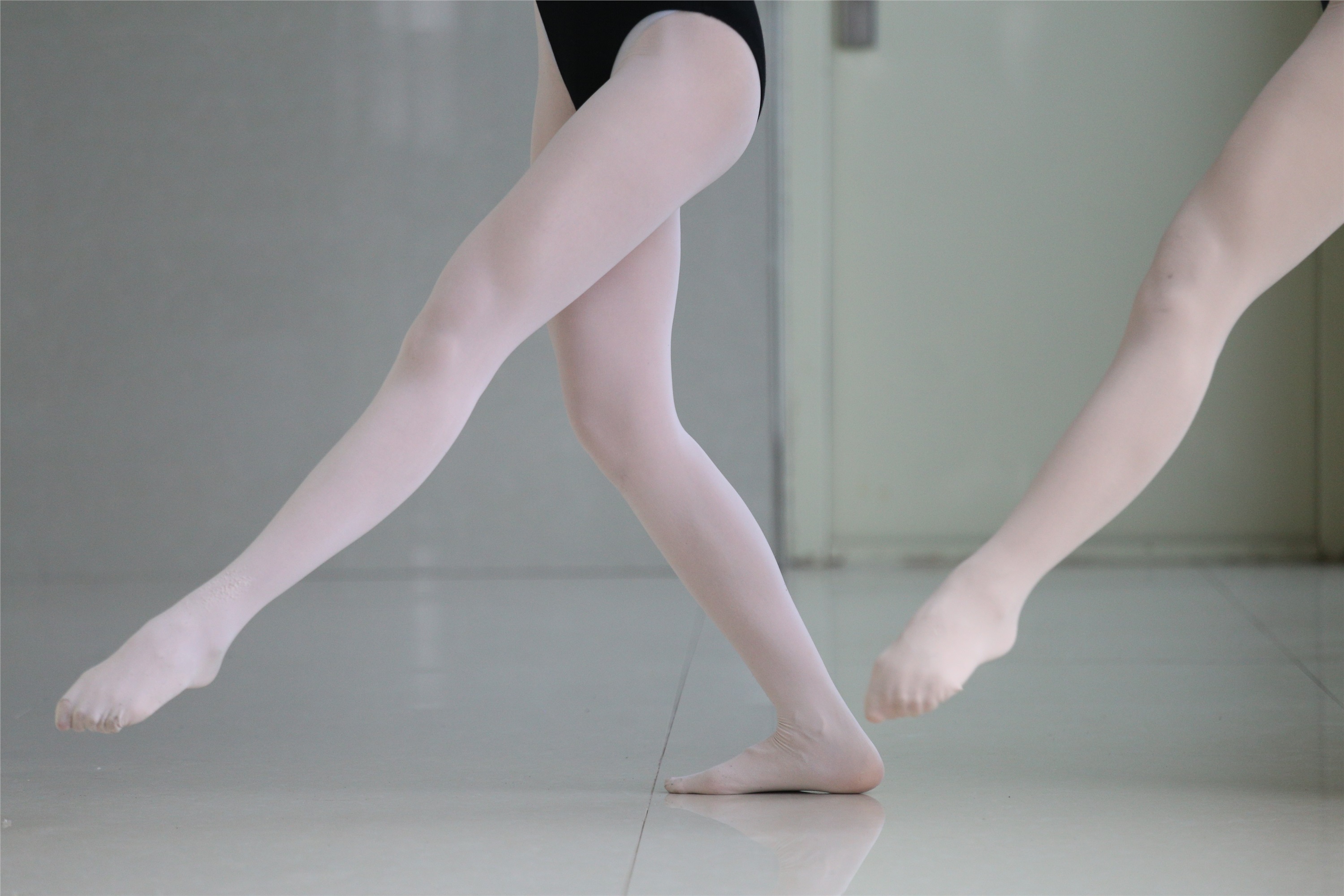 大西瓜美女图片 W013 舞蹈家4-双黑衣515p1