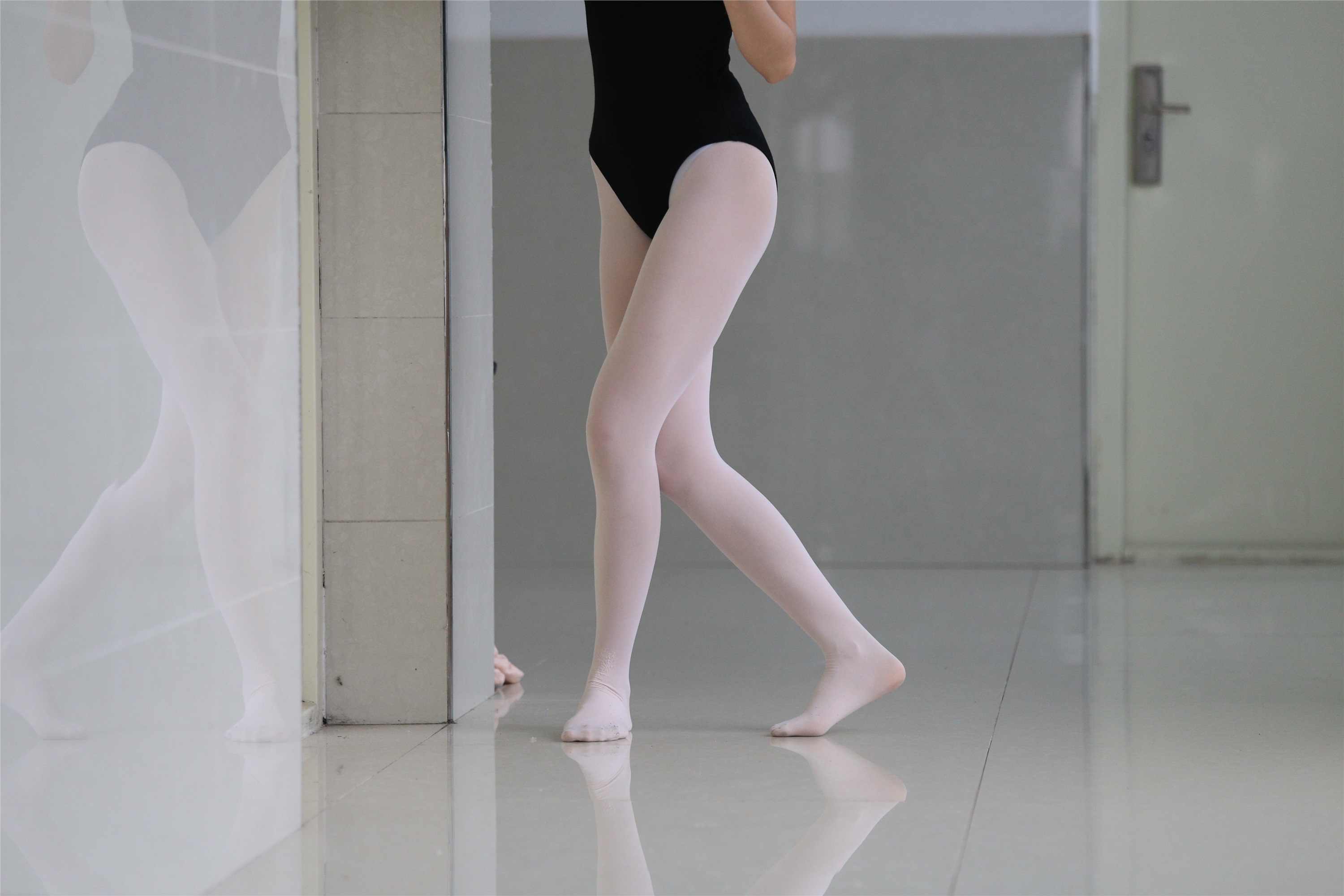 大西瓜美女图片 W013 舞蹈家4-双黑衣515p1