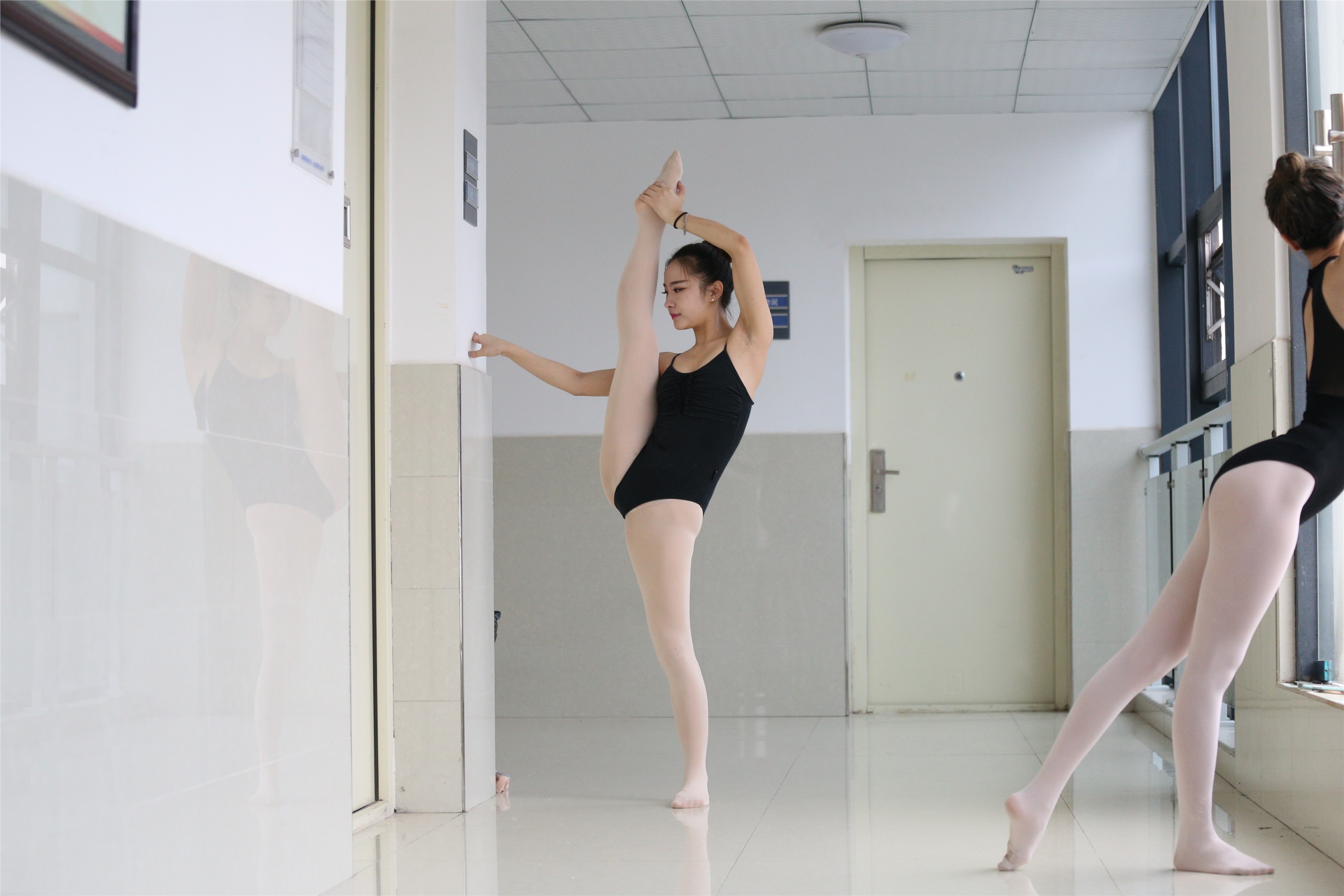 大西瓜美女图片 W013 舞蹈家4-双黑衣515p2