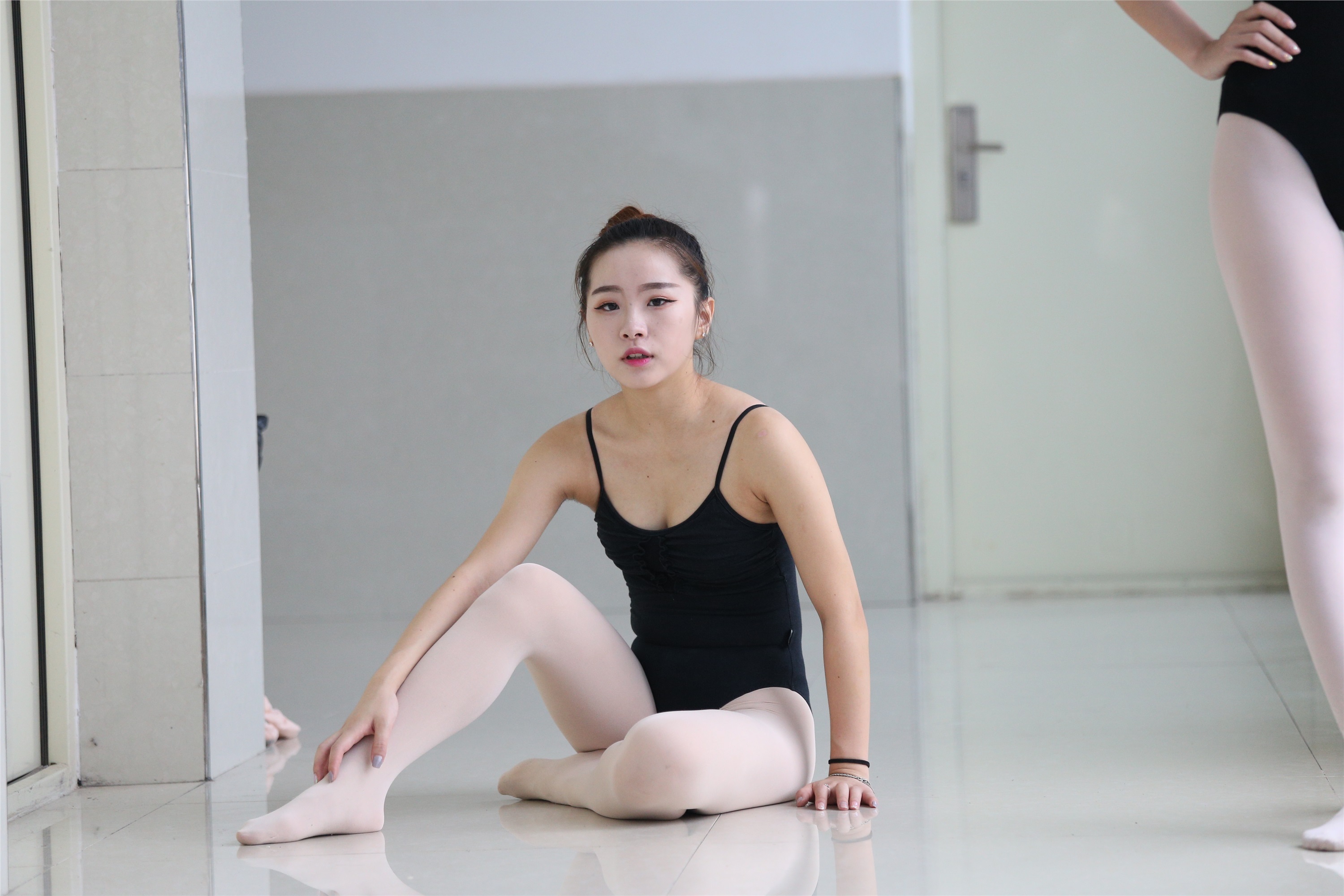 大西瓜美女图片 W013 舞蹈家4-双黑衣515p2