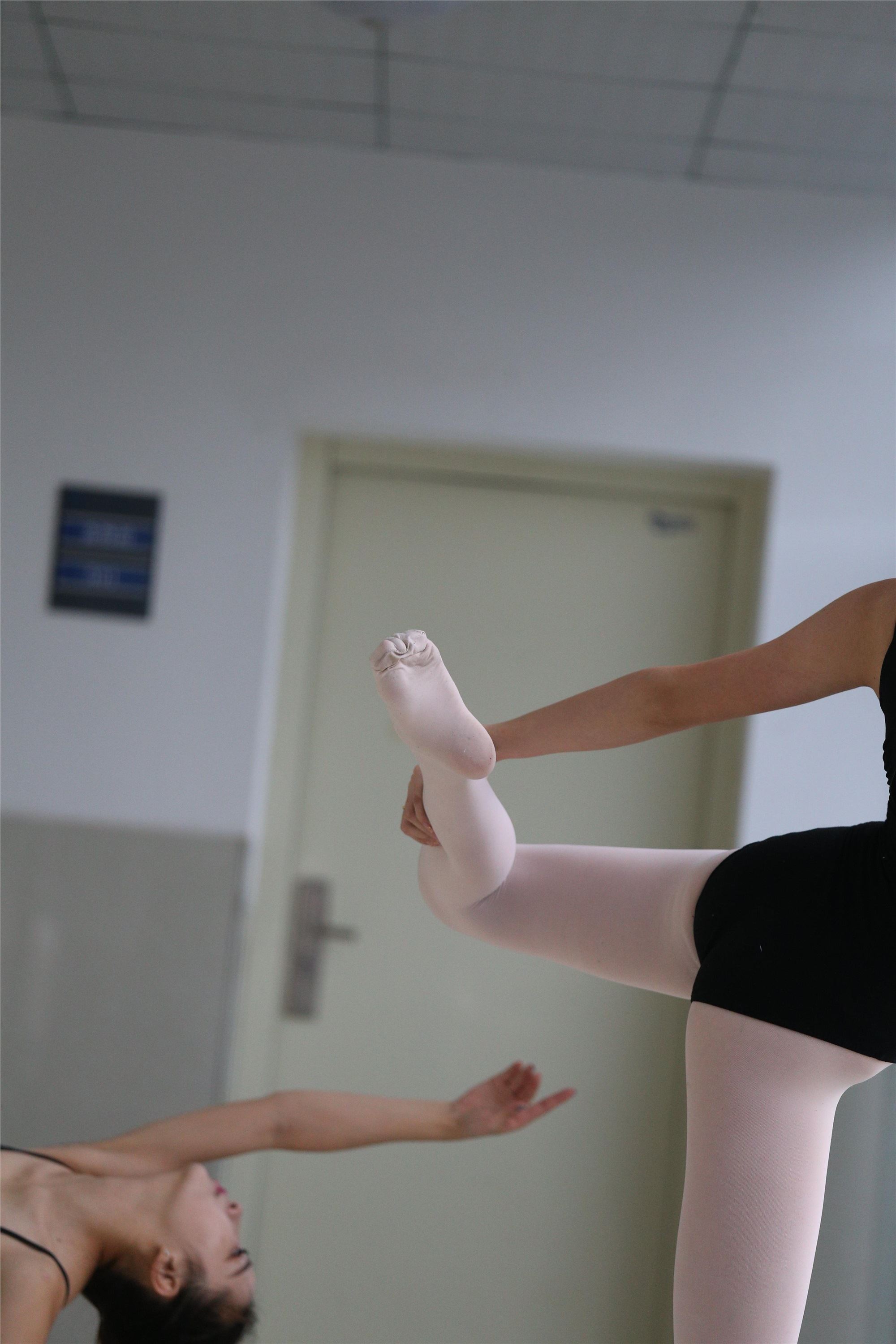 大西瓜美女图片 W013 舞蹈家4-双黑衣515p2