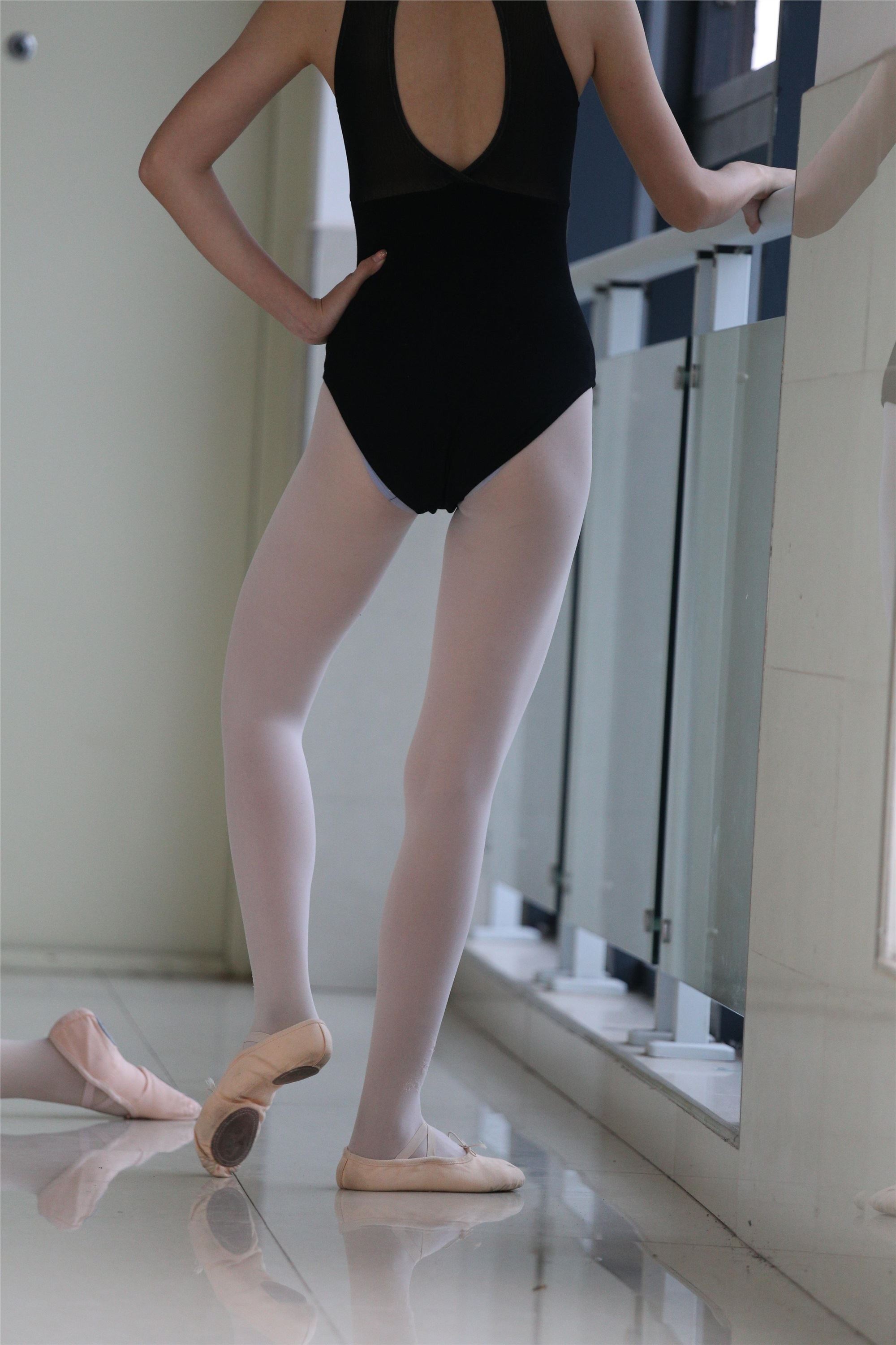 大西瓜美女图片 W013 舞蹈家4-双黑衣515p3