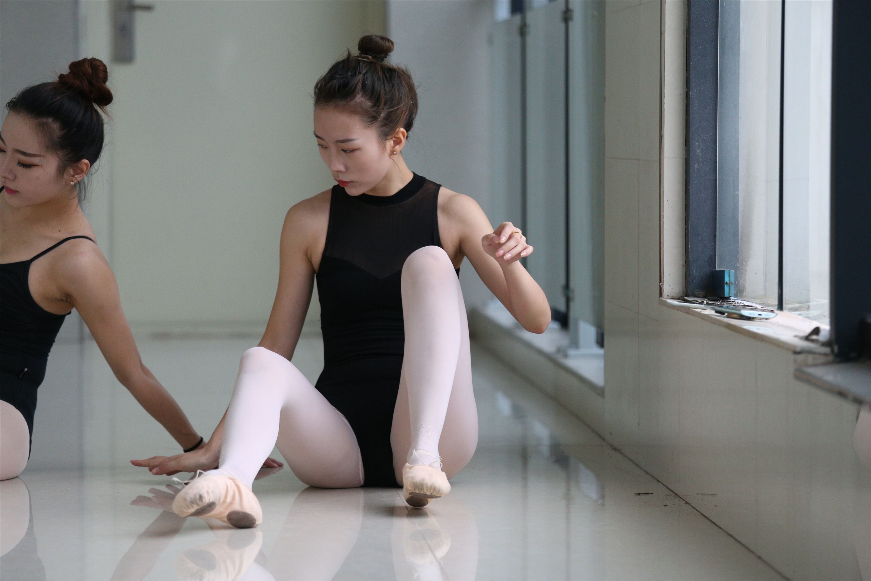 大西瓜美女图片 W013 舞蹈家4-双黑衣515p3