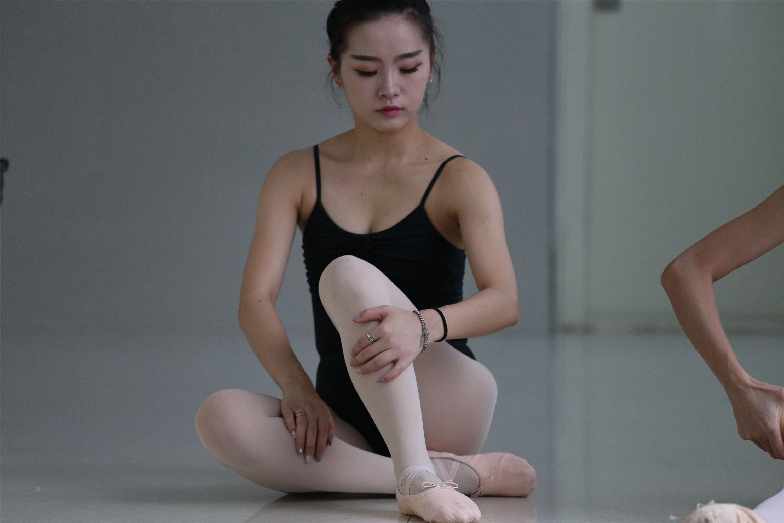 大西瓜美女图片 W013 舞蹈家4-双黑衣515p3