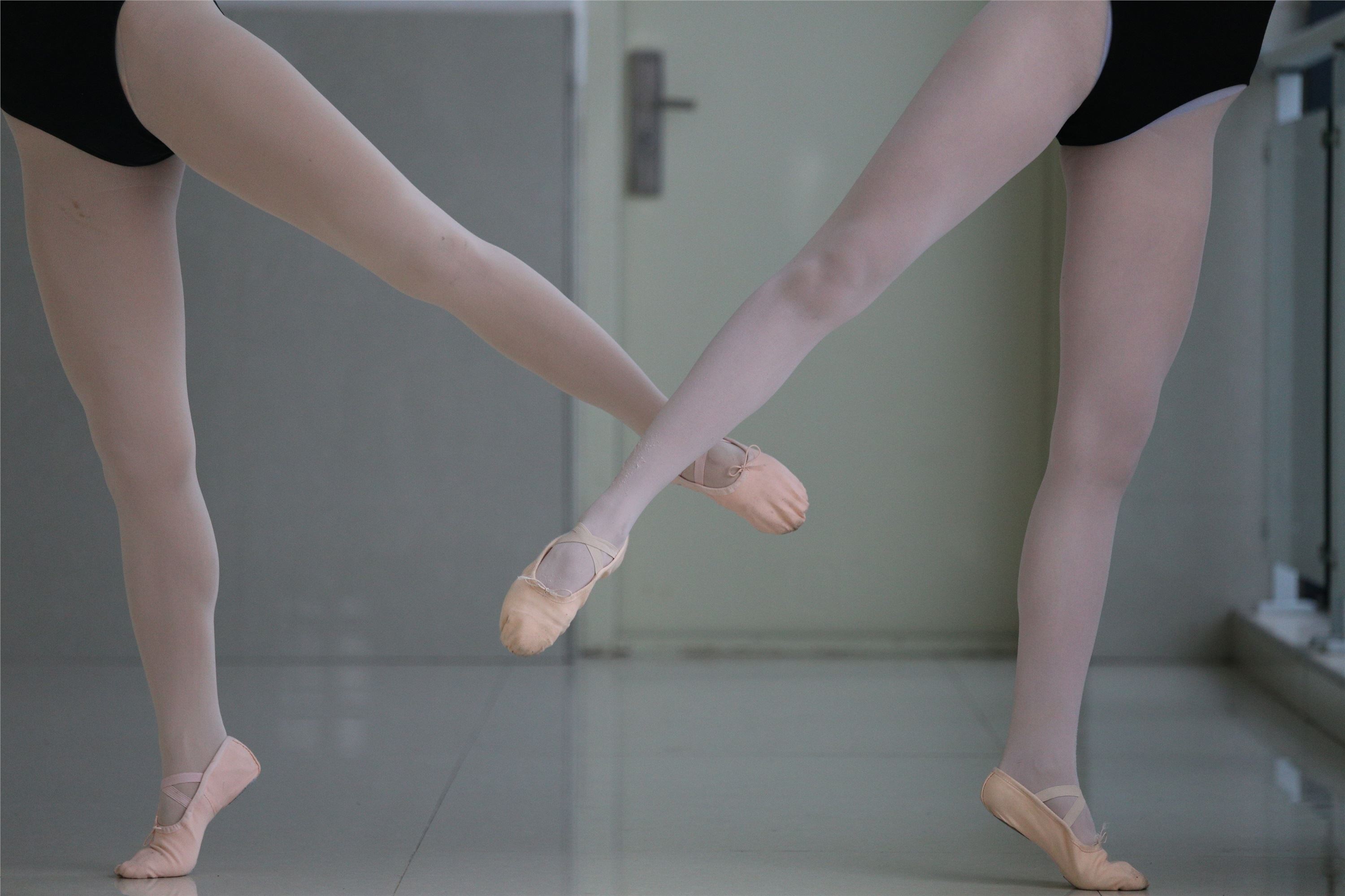 大西瓜美女图片 W013 舞蹈家4-双黑衣515p3