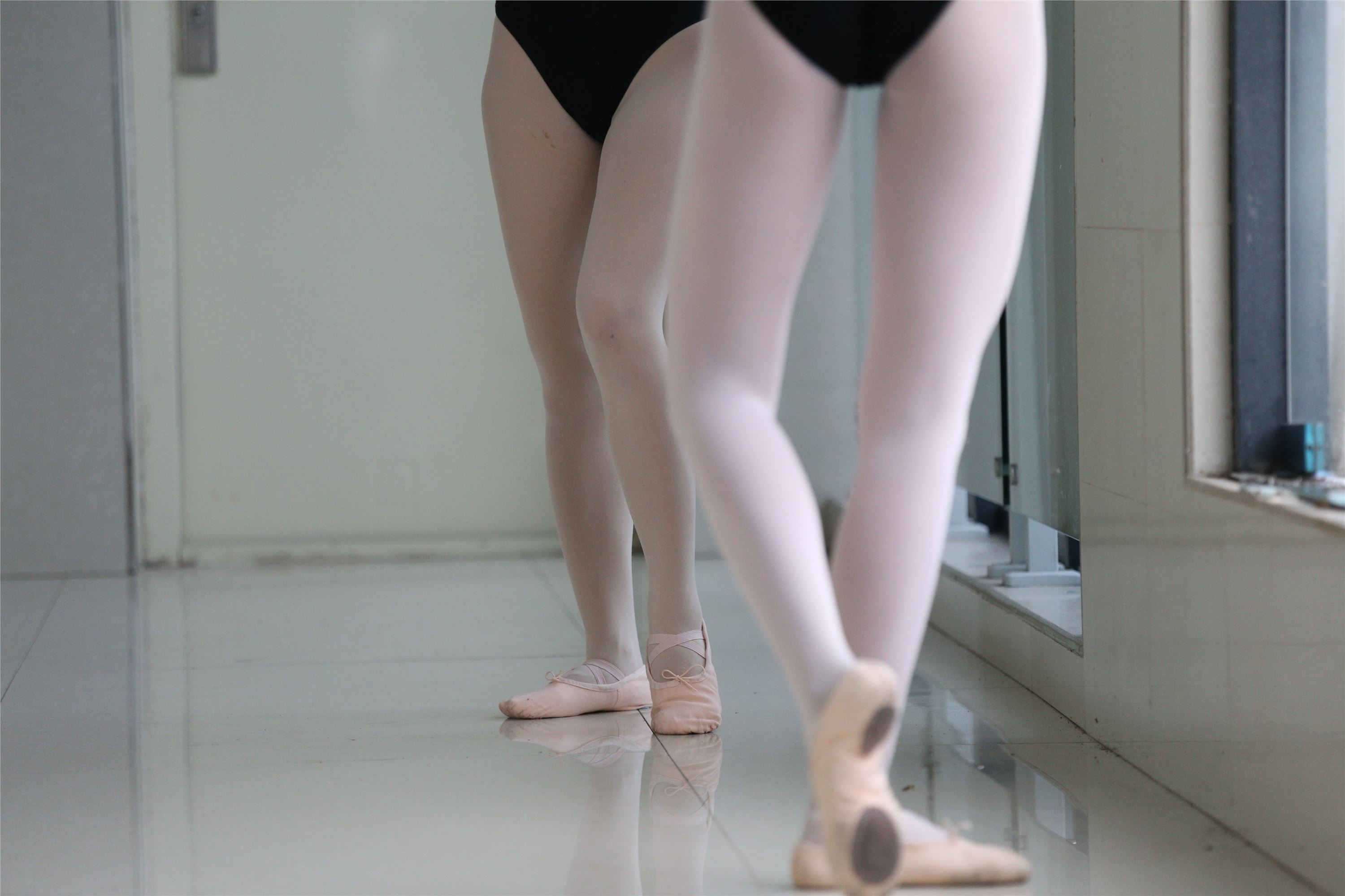 大西瓜美女图片 W013 舞蹈家4-双黑衣515p3