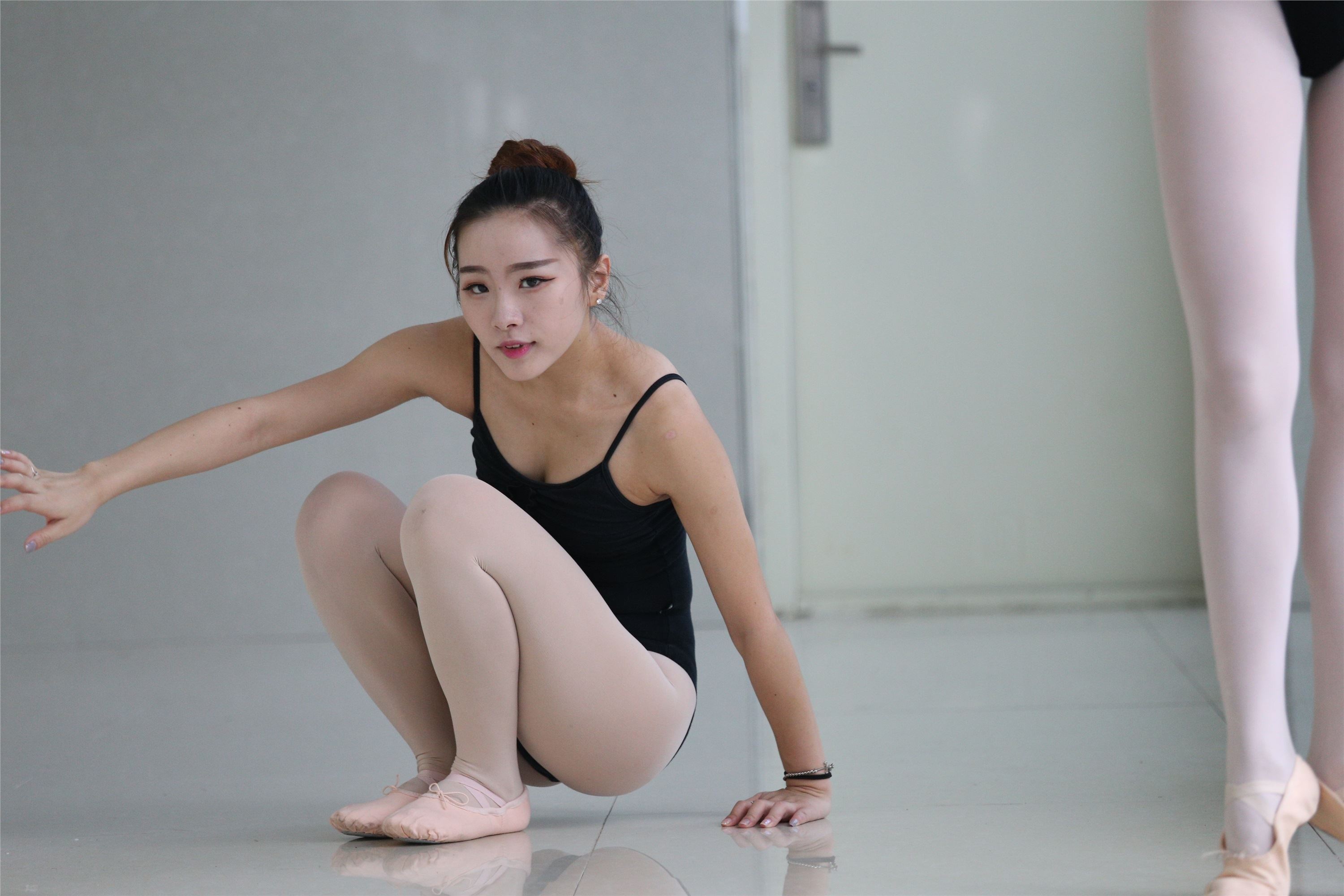 大西瓜美女图片 W013 舞蹈家4-双黑衣515p3