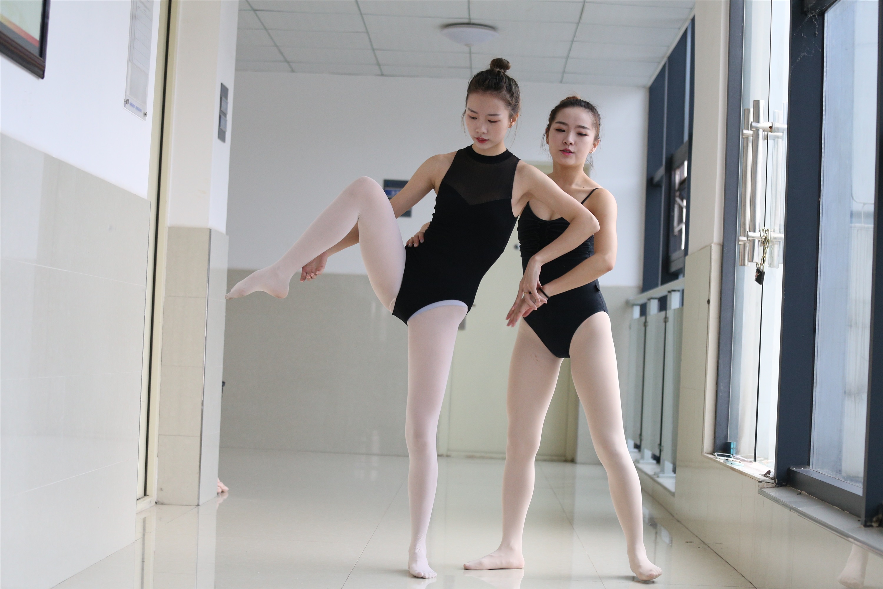 大西瓜美女图片 W013 舞蹈家4-双黑衣515p4