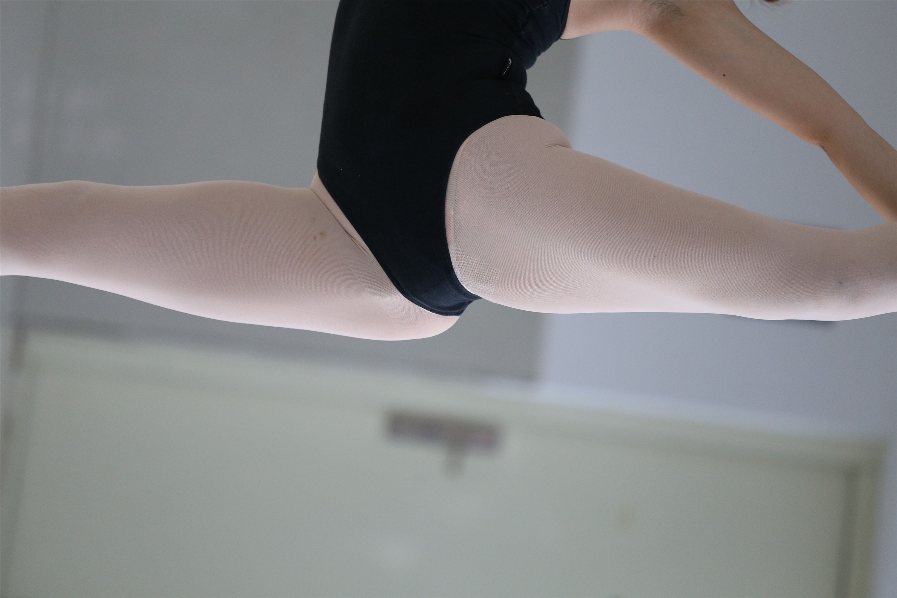 大西瓜美女图片 W013 舞蹈家4-双黑衣515p4