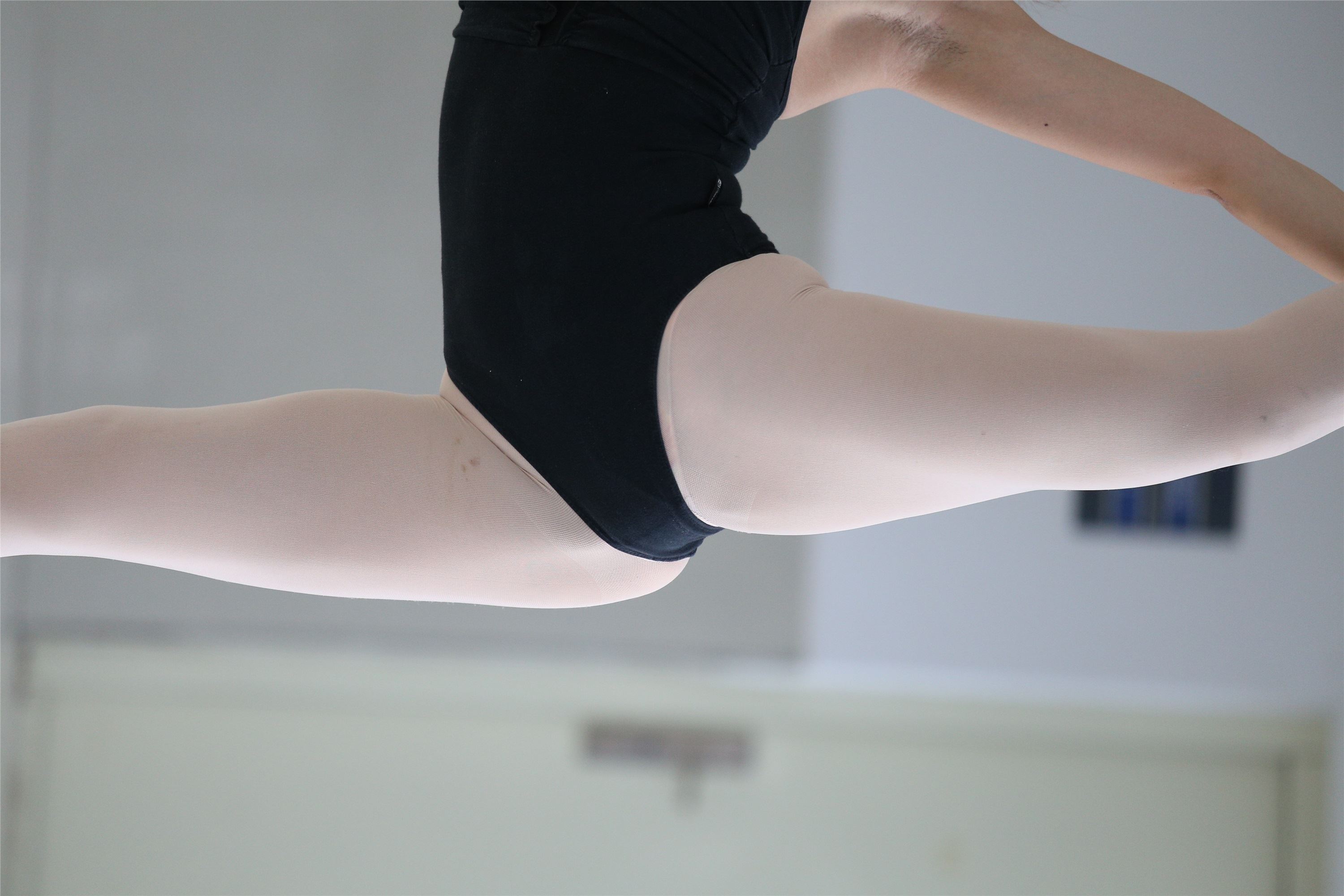 大西瓜美女图片 W013 舞蹈家4-双黑衣515p4