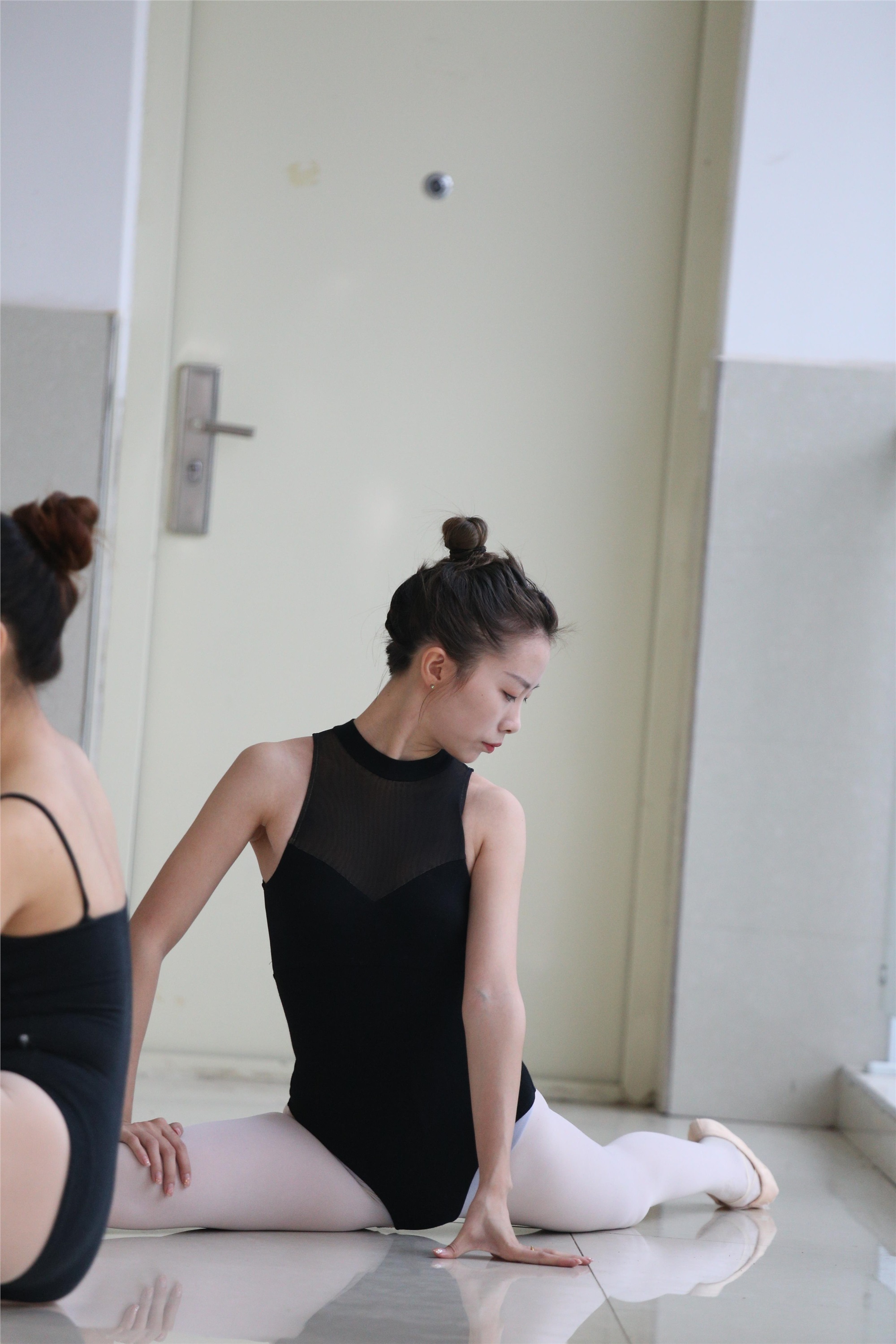 大西瓜美女图片 W013 舞蹈家4-双黑衣515p4