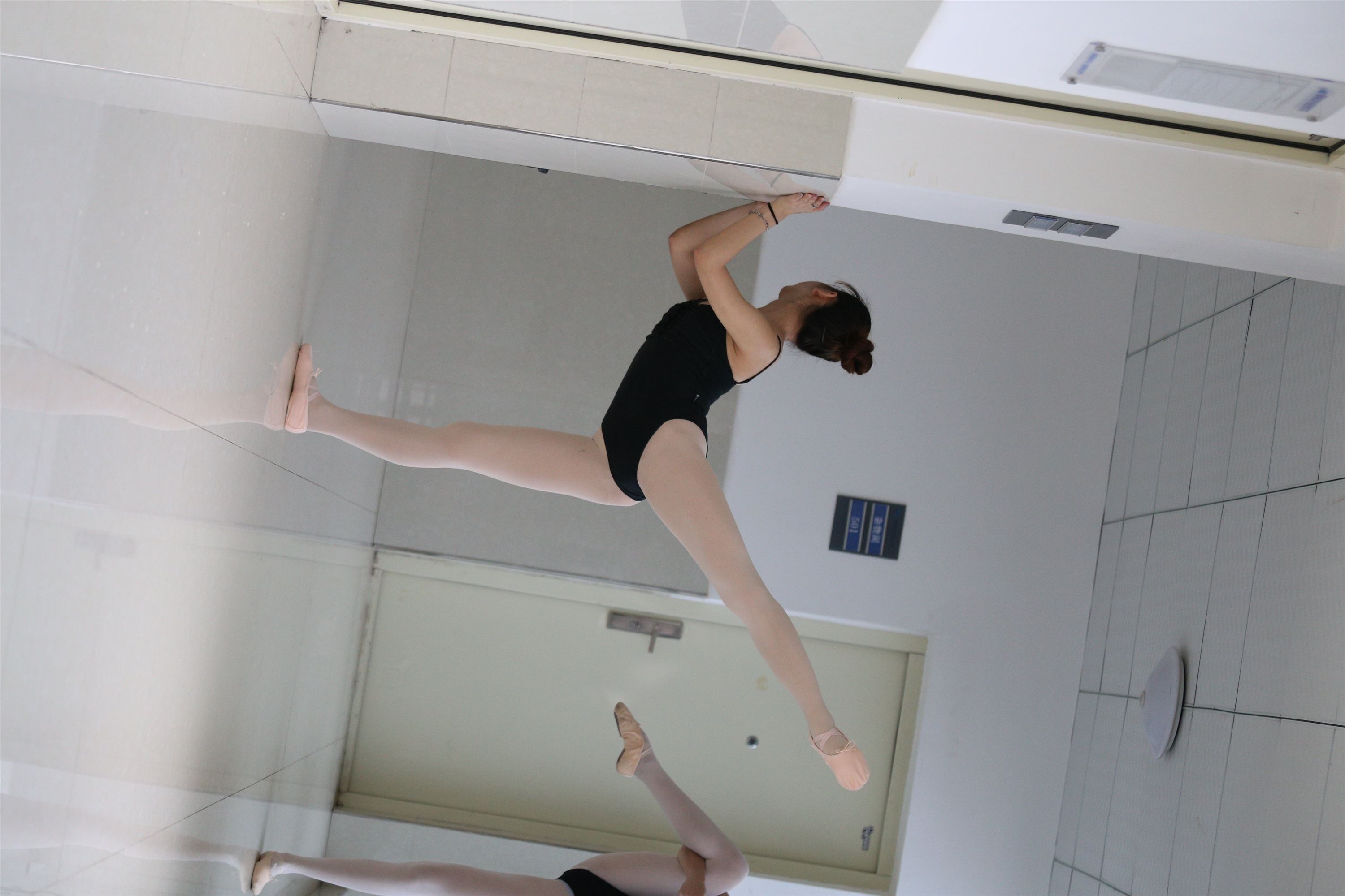 大西瓜美女图片 W013 舞蹈家4-双黑衣515p4